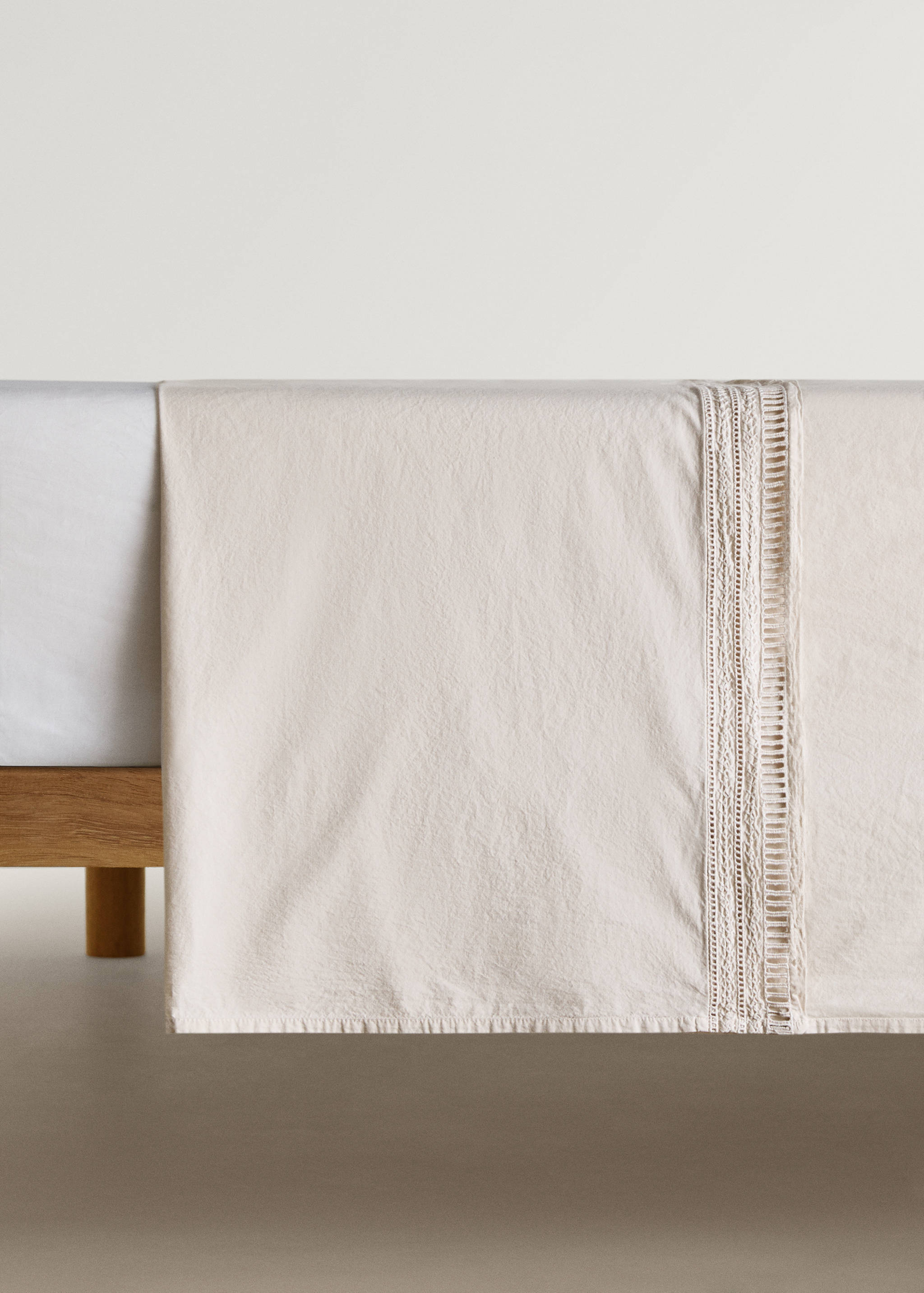 Top sheet with embroidered trim for 135/140 cm bed - Article without model