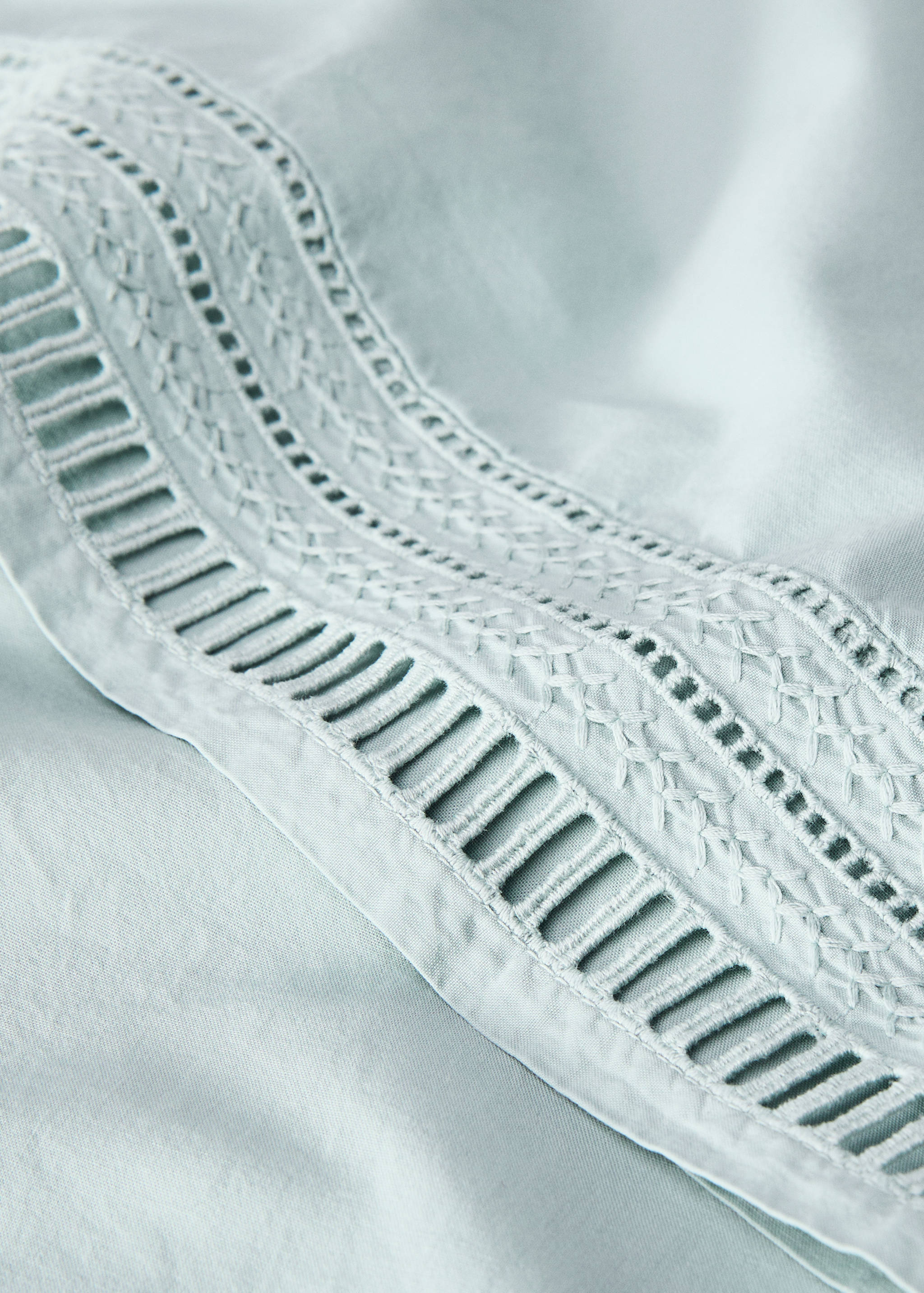 Top sheet with embroidered trim for 135/140 cm bed - Details of the article 1