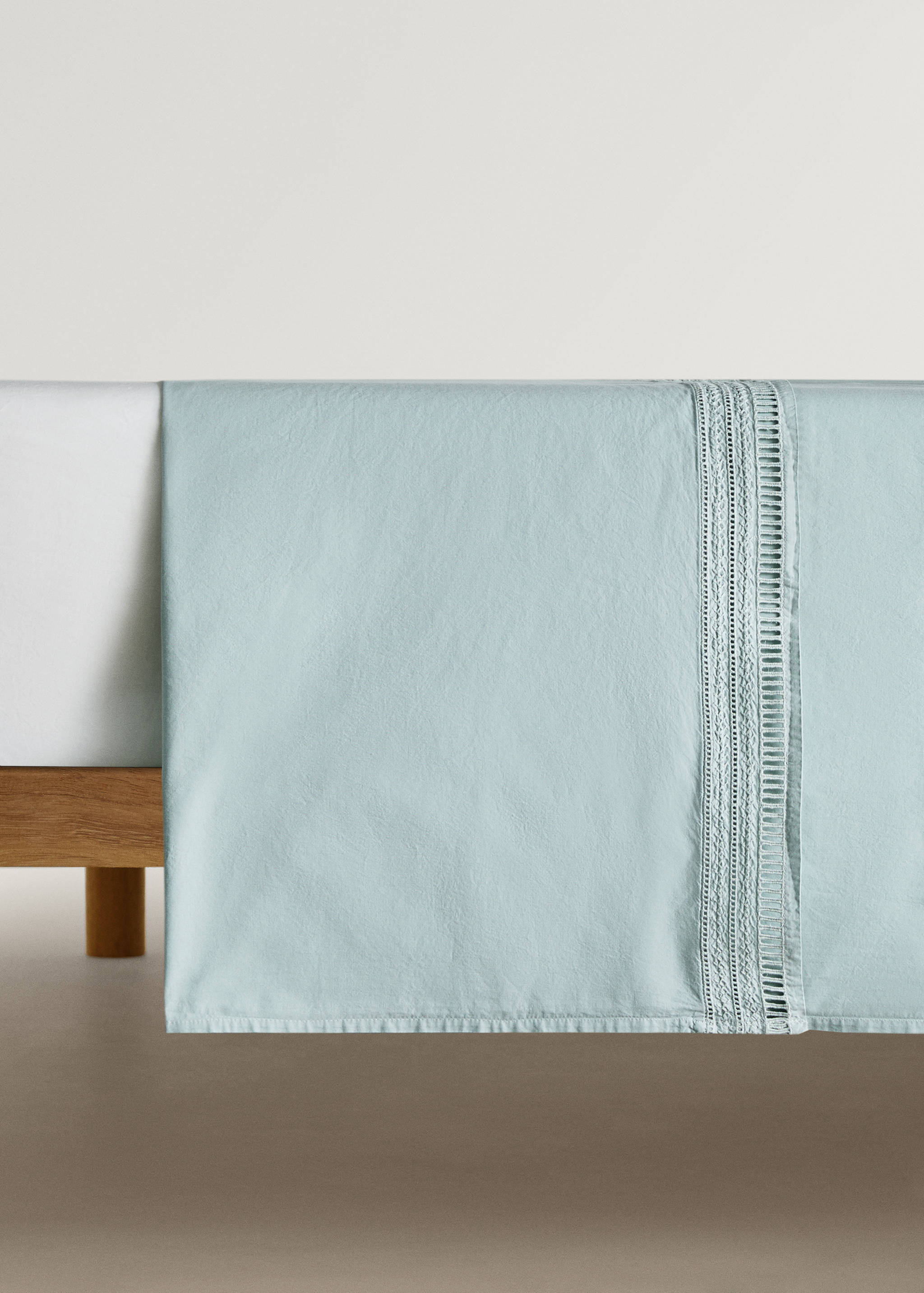 Top sheet with embroidered finish for 150/160 cm bed - Article without model