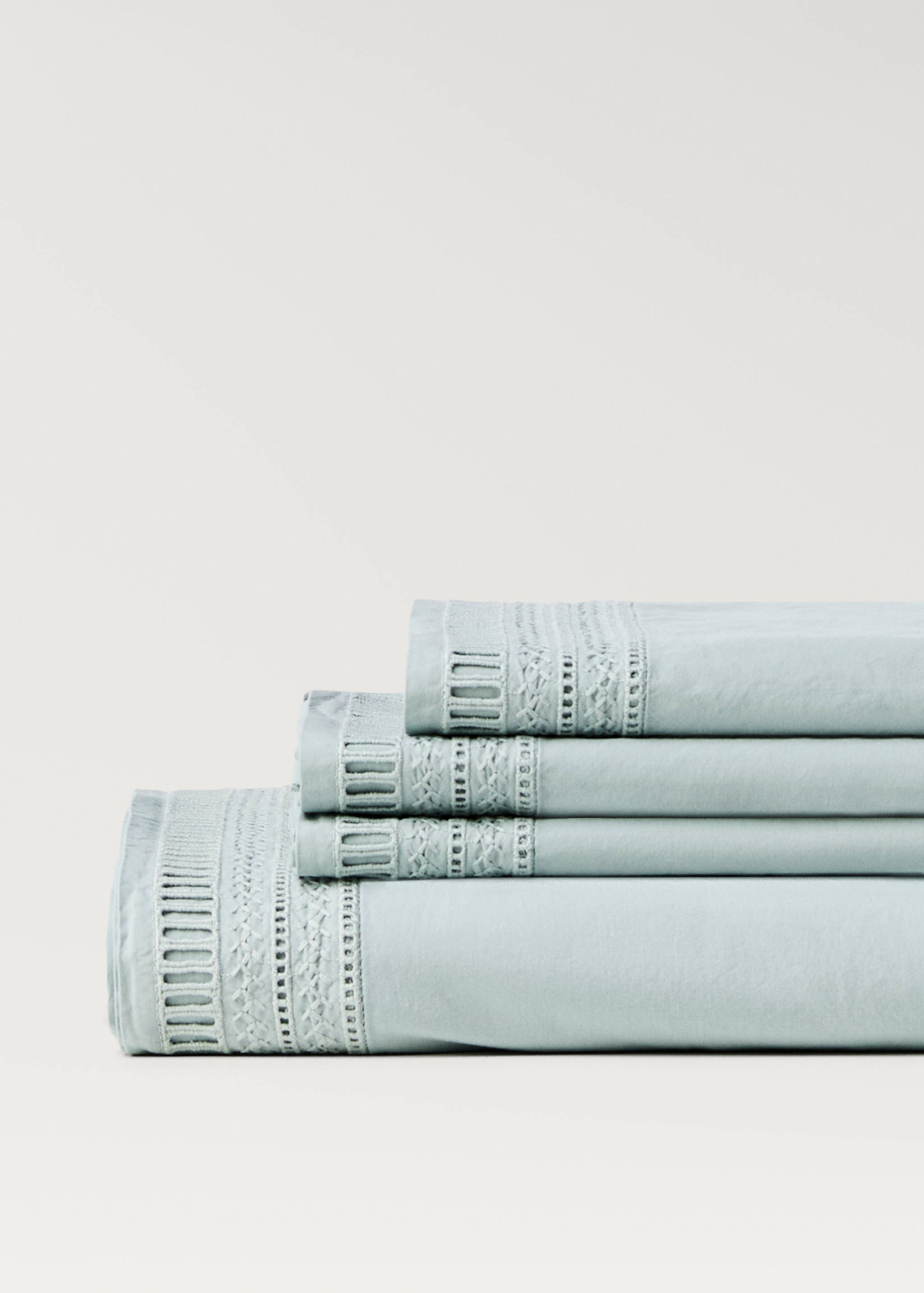 Top sheet with embroidered finish for 150/160 cm bed - Details of the article 2