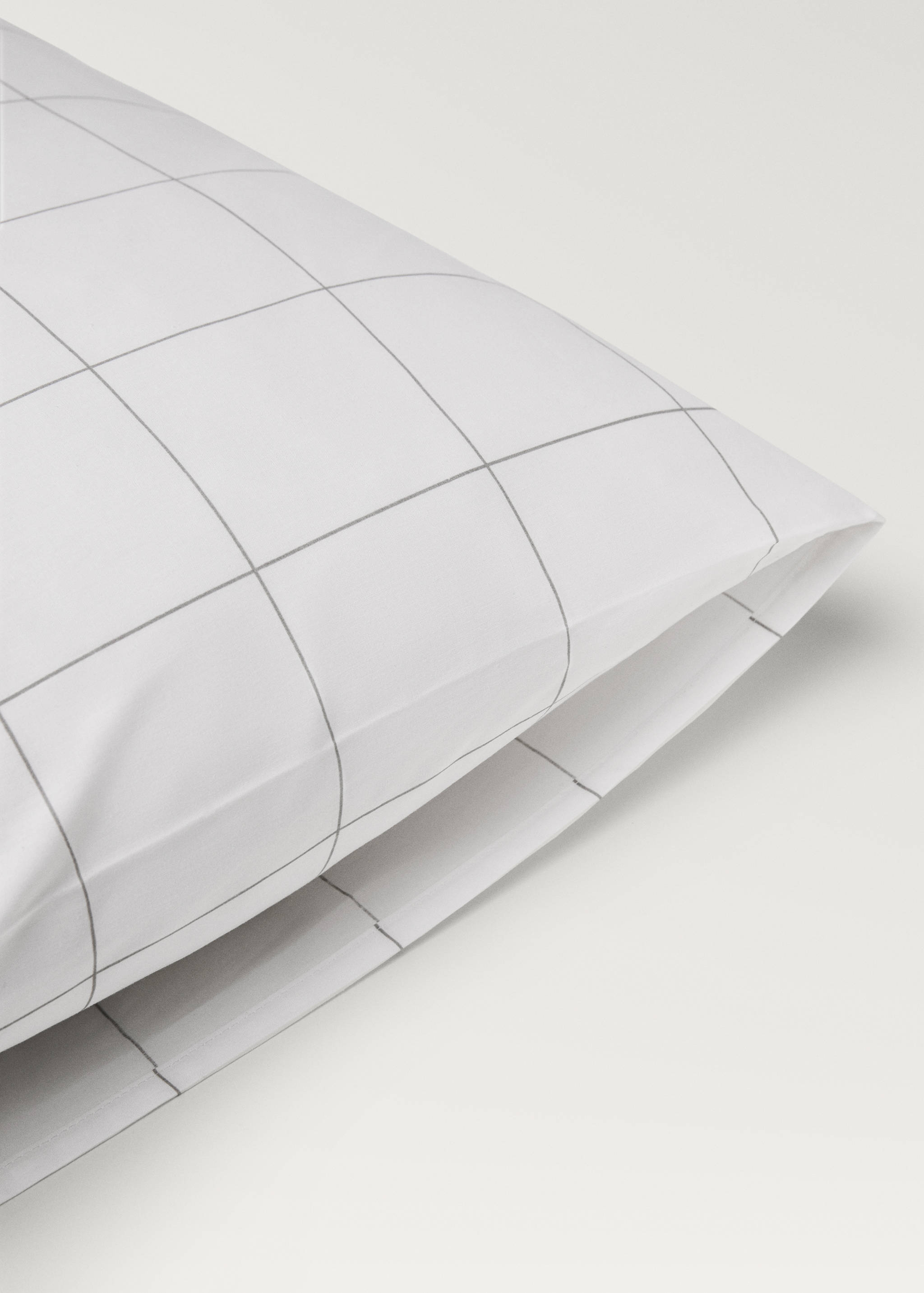 Two cotton percale two-tone check pillowcases 50x75 cm - Details of the article 2