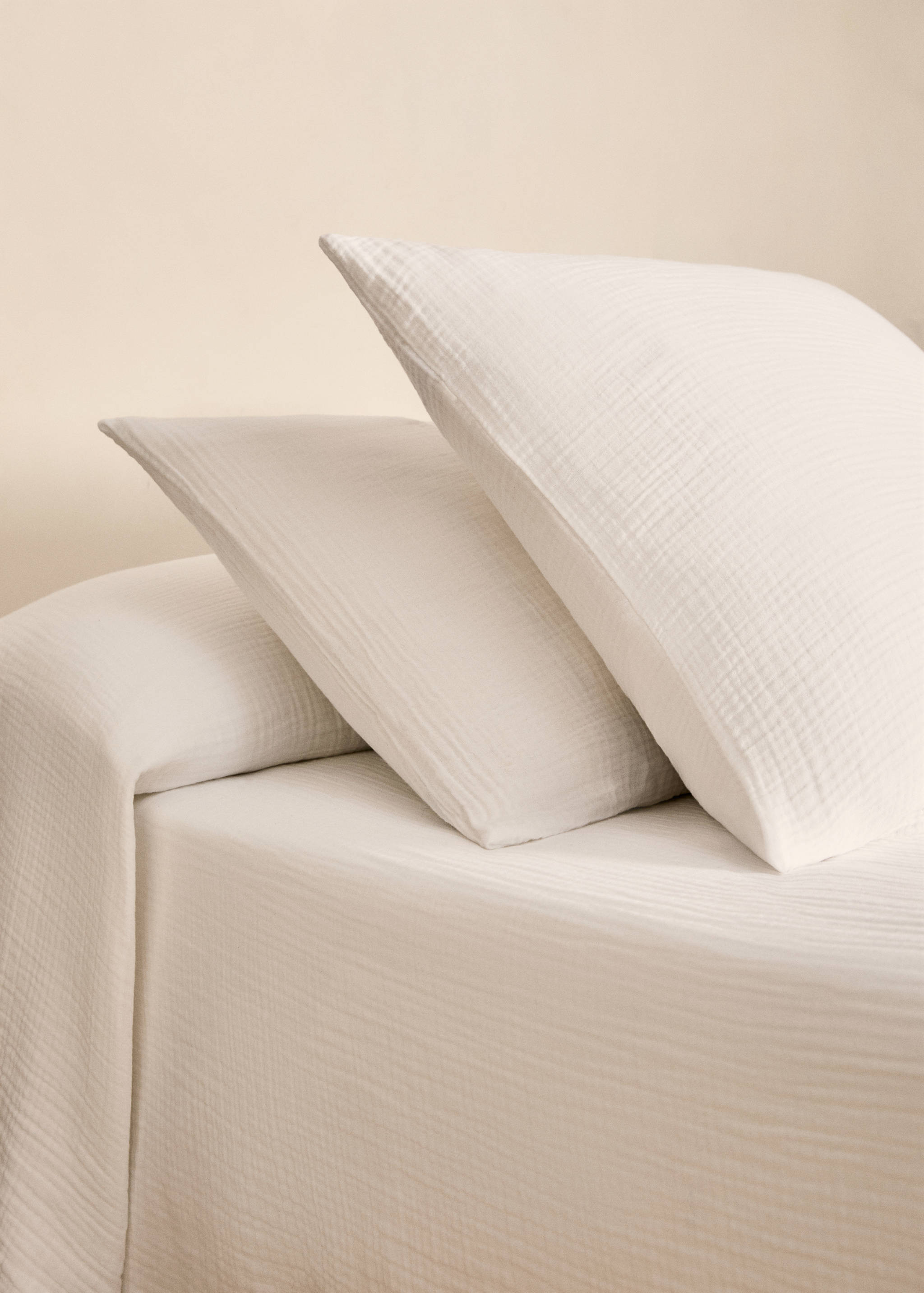 Two cotton gauze pillowcases 60x60 cm - General plane