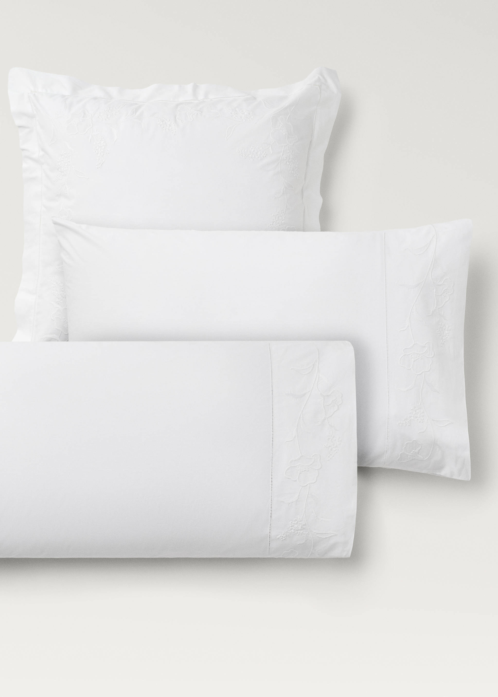 Taie d’oreiller coton brodé à la main fleur 45x110 cm - Détail de l'article 4