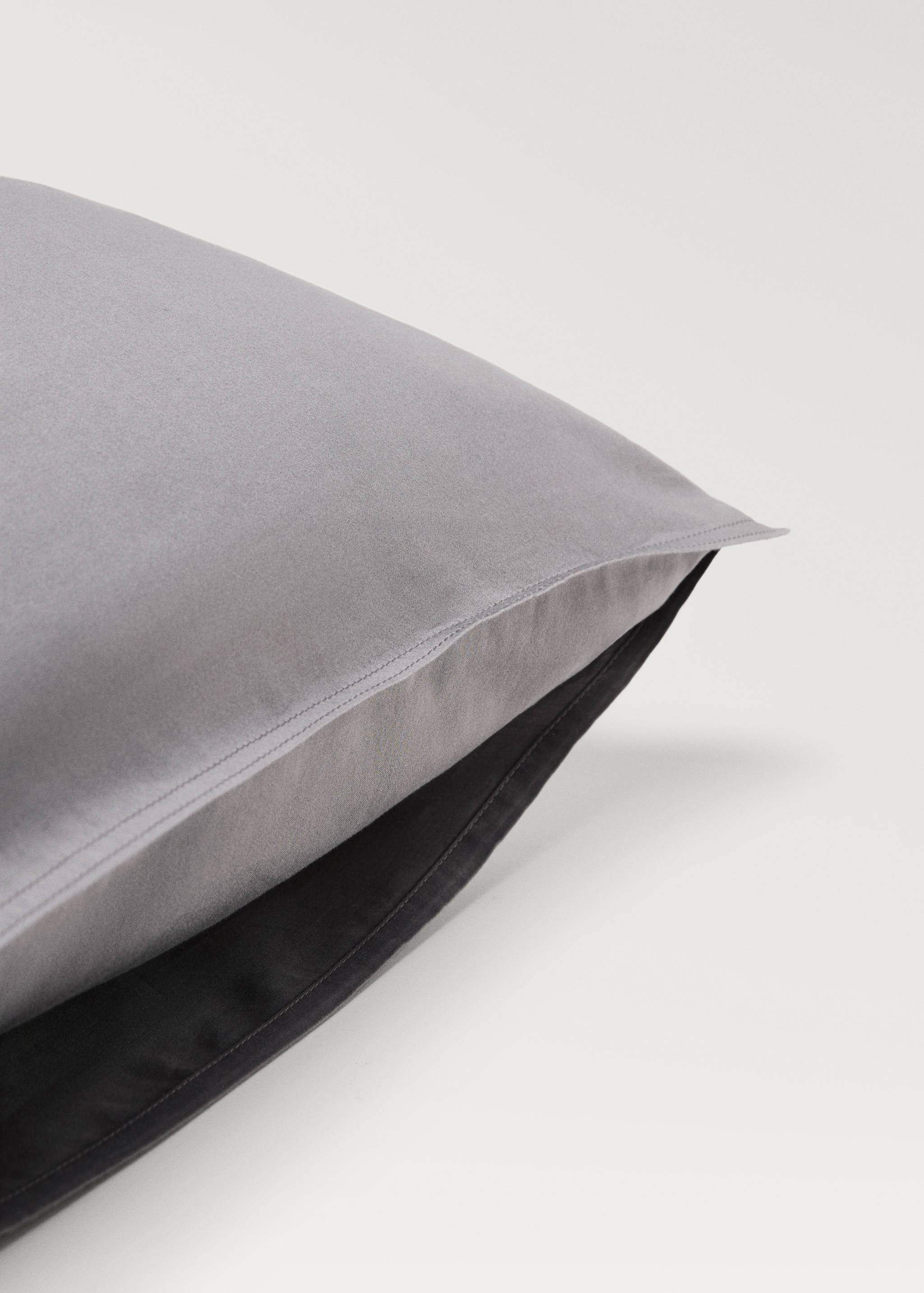 Two washed satin cotton pillowcases with double stitching 50x75 cm - Details of the article 2