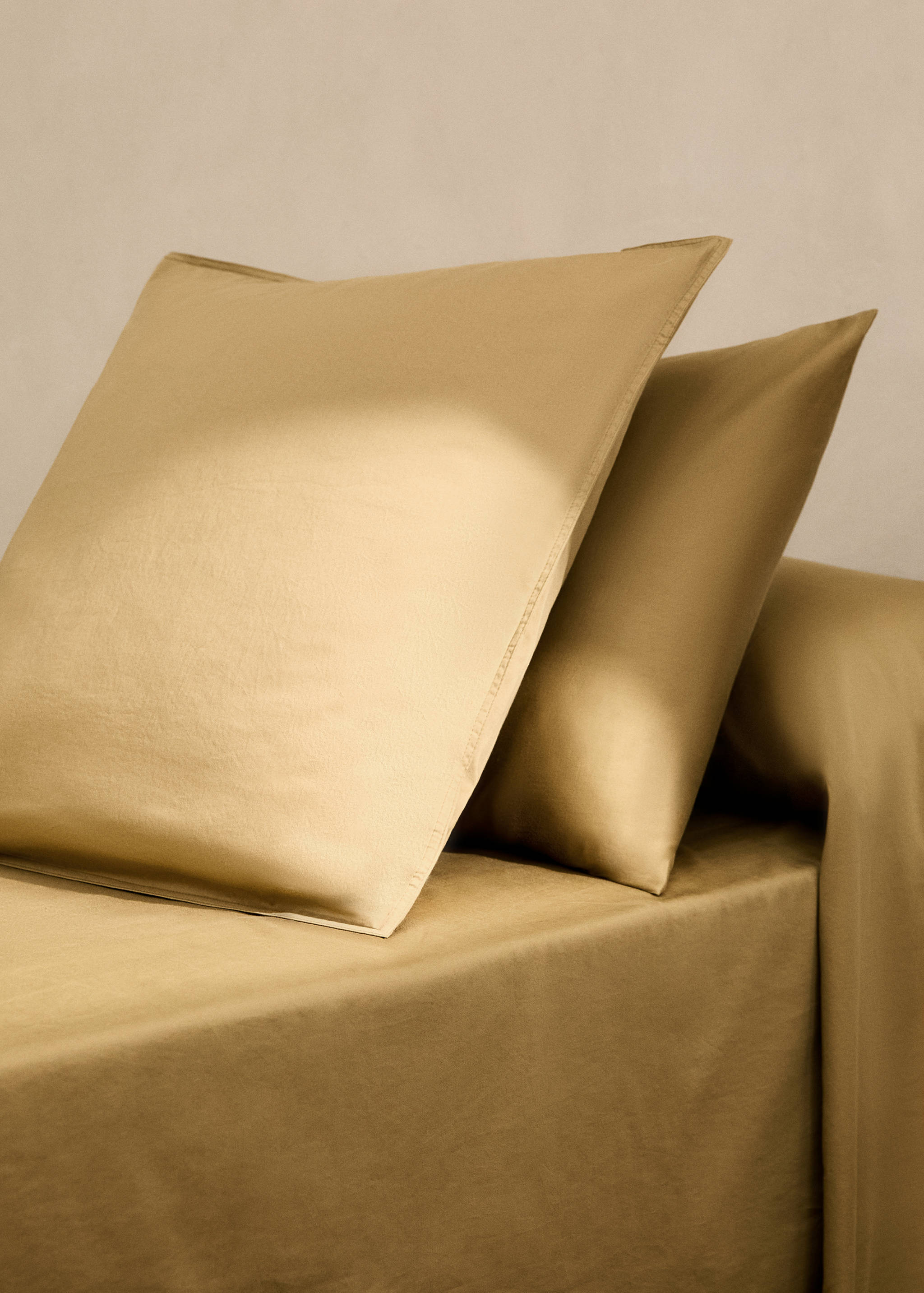 Zwei Kopfkissenbezüge aus gewaschener Baumwollsatin mit doppelter Steppnaht, 60 x 60 cm - Allgemeine Ansicht