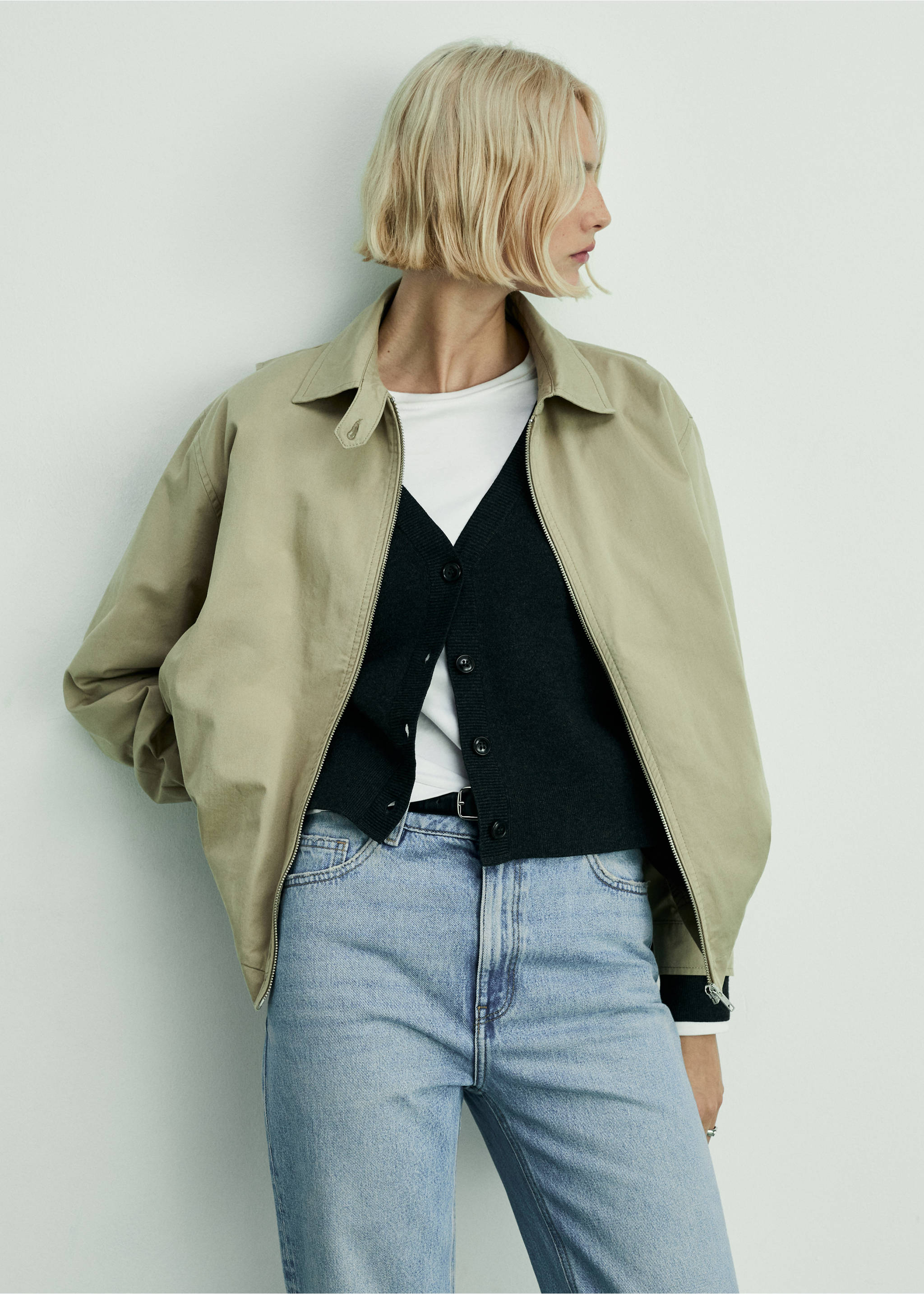 Mom2000 high-rise jeans - Details of the article 1, Medium Blue. Ref: 87013272-00.