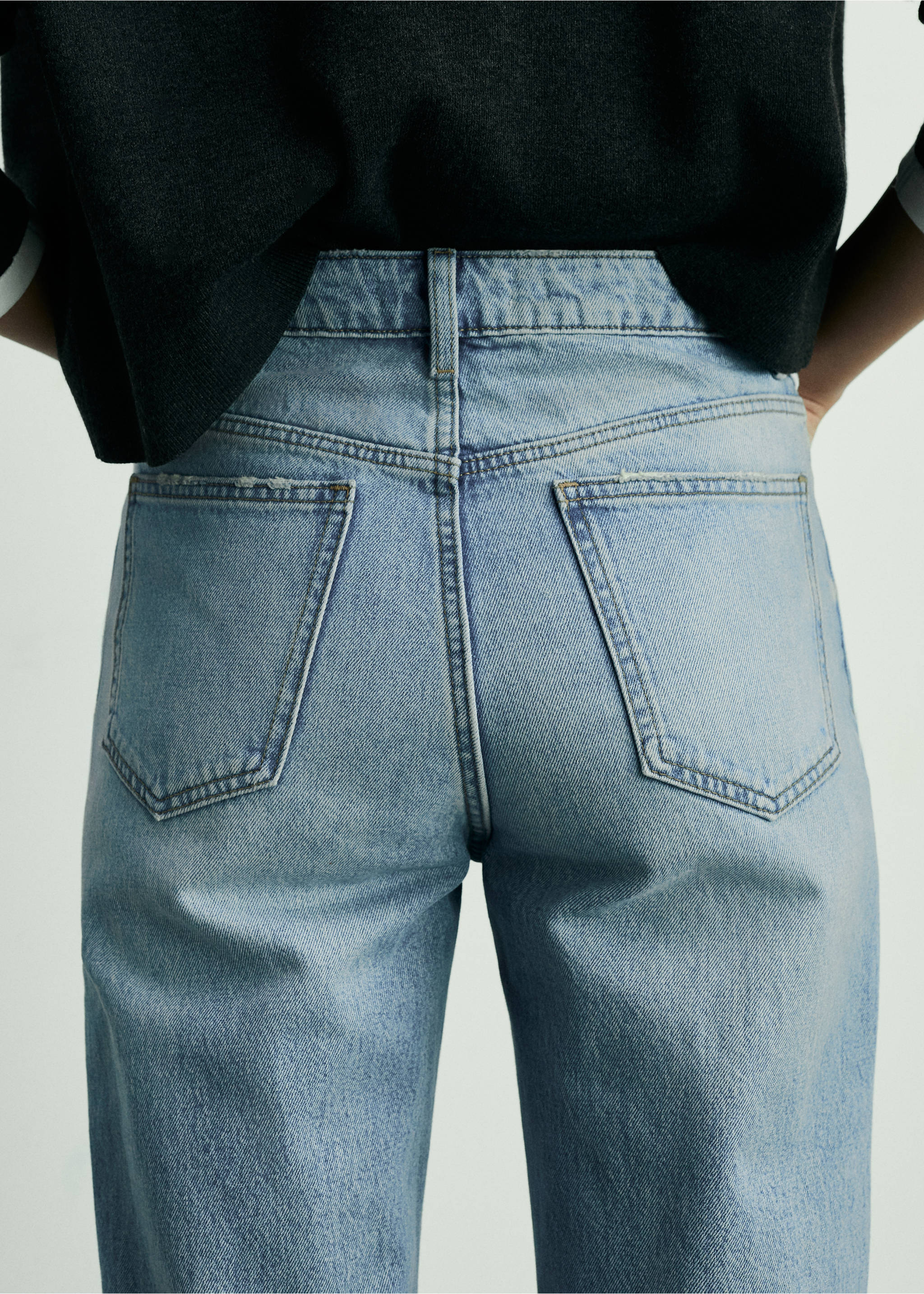 Mom2000 high-rise jeans - Details of the article 3, Medium Blue. Ref: 87013272-00.