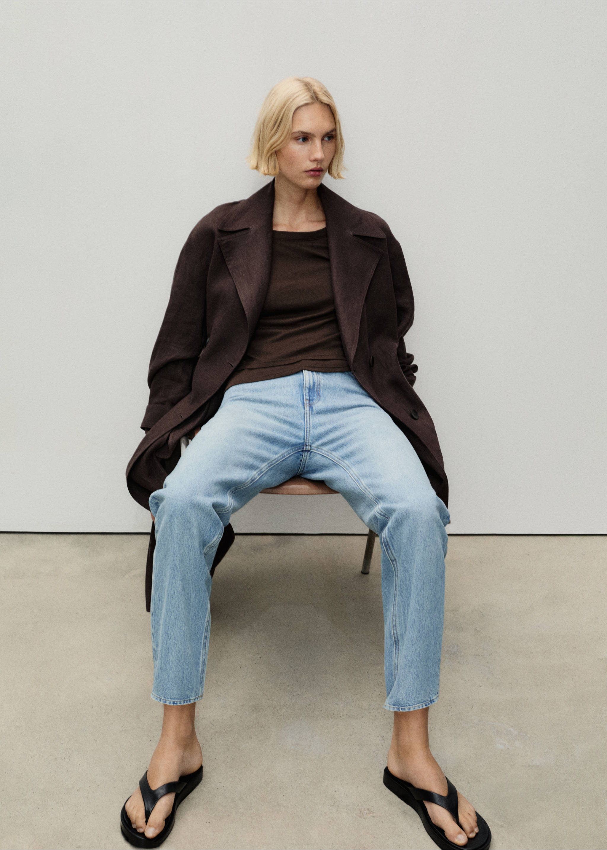 Mom2000 high-rise jeans - Details of the article 2, Medium Blue. Ref: 87013272-00.