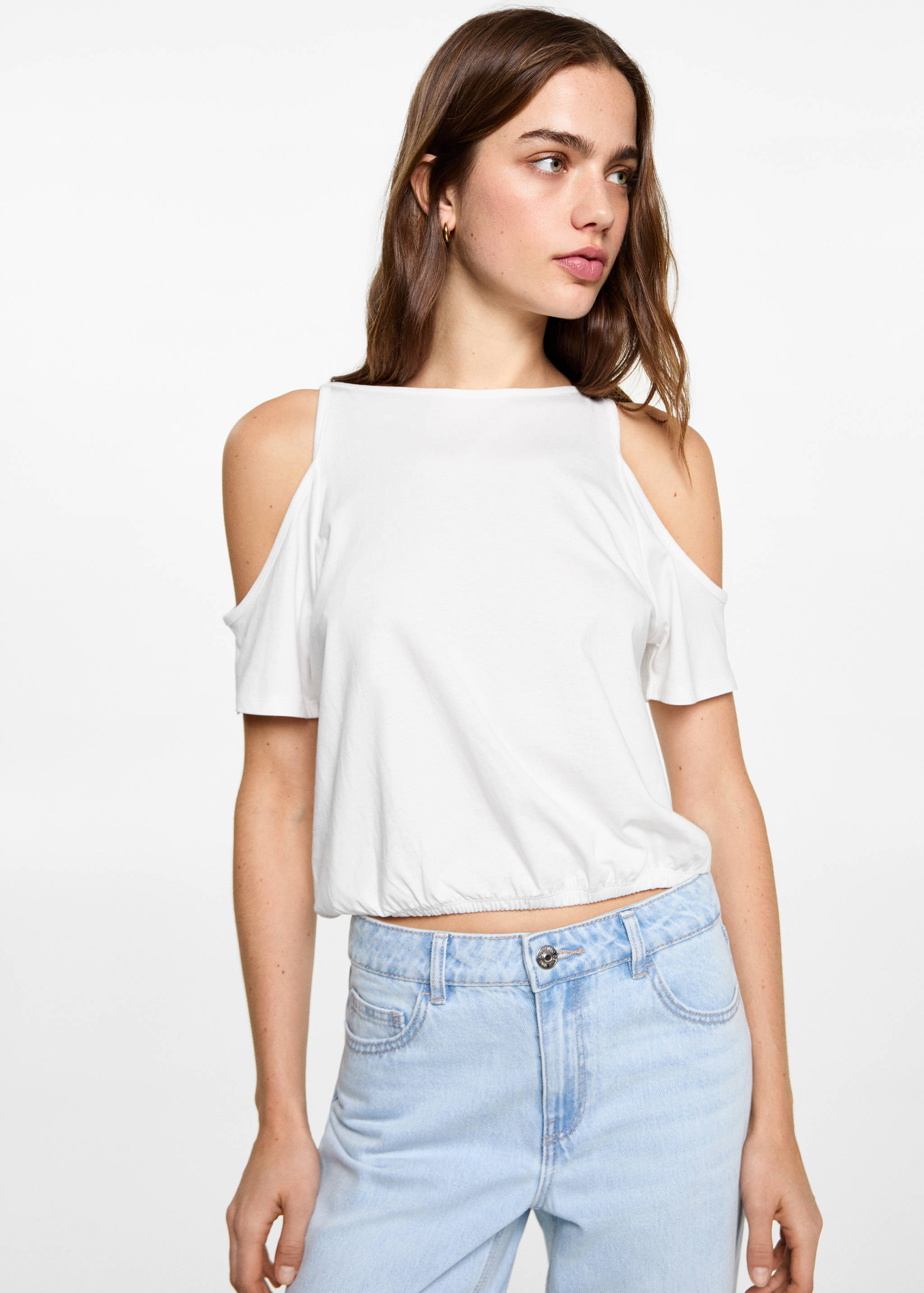 Camiseta cut out - Plano medio