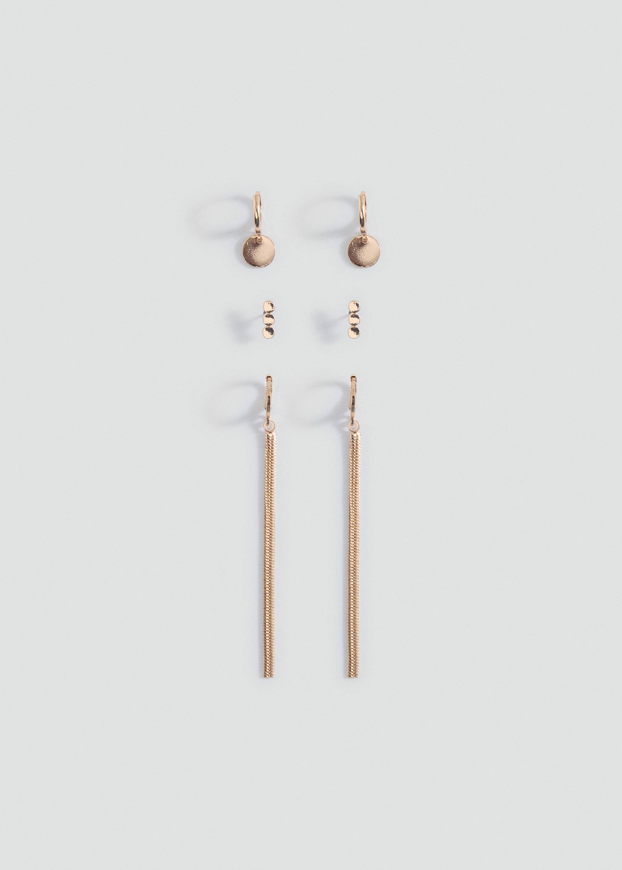 مجموعة الأقراط - منتج دون نموذج