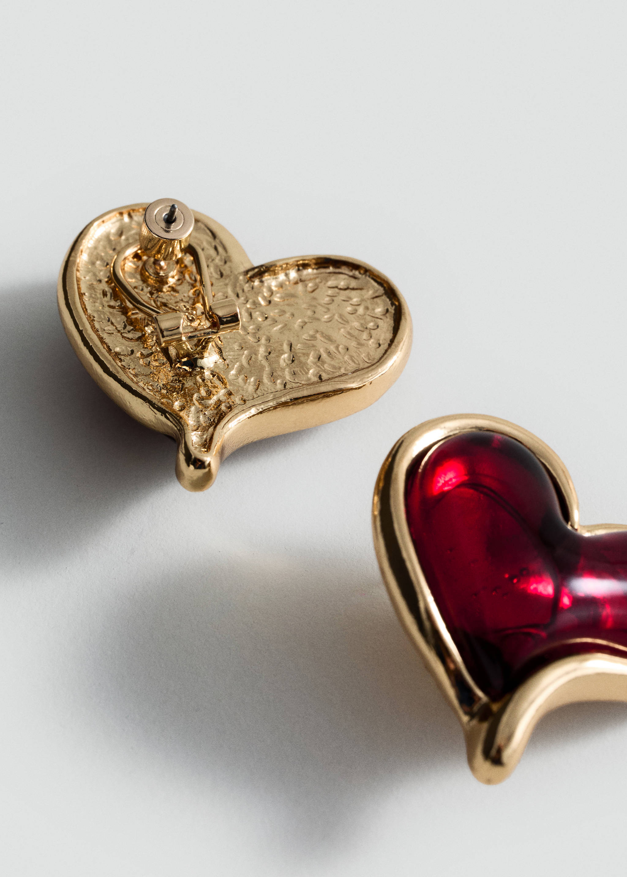 Boucles d'oreilles cœur résine - Plan moyen