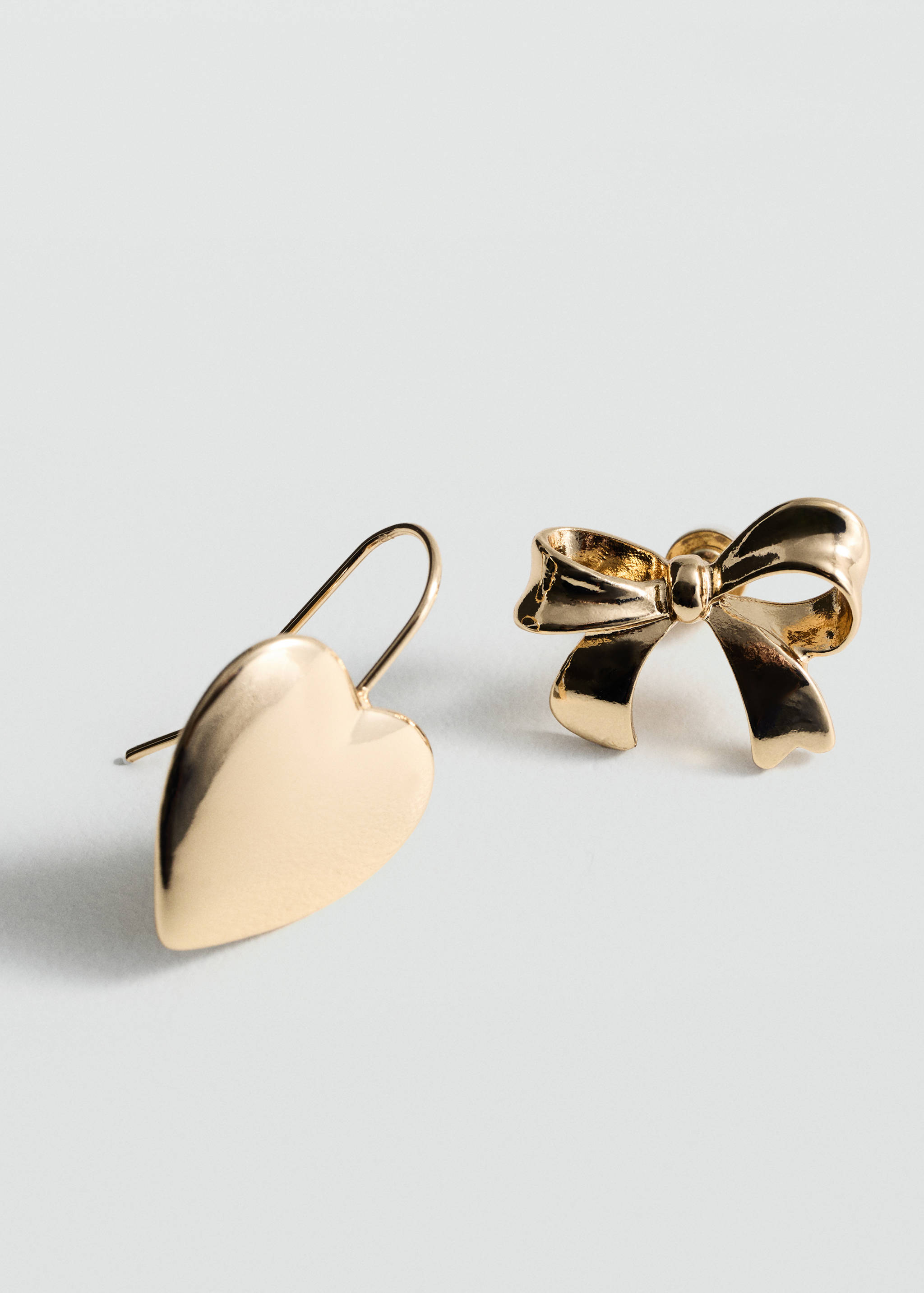 Verschiedene Ohrringe im Set - Mittlere Ansicht