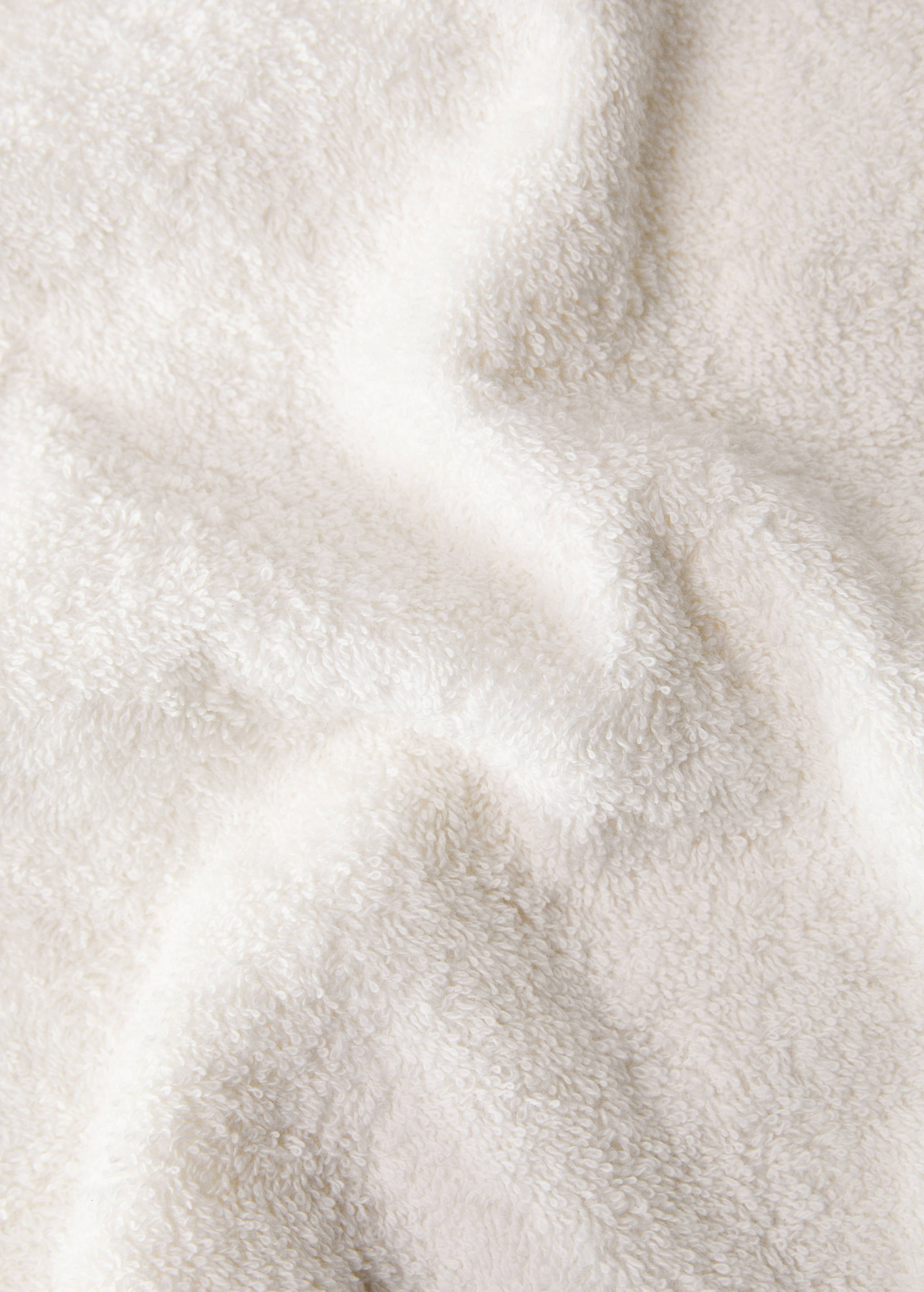 Towel with contrasting pom-poms - Details of the article 3