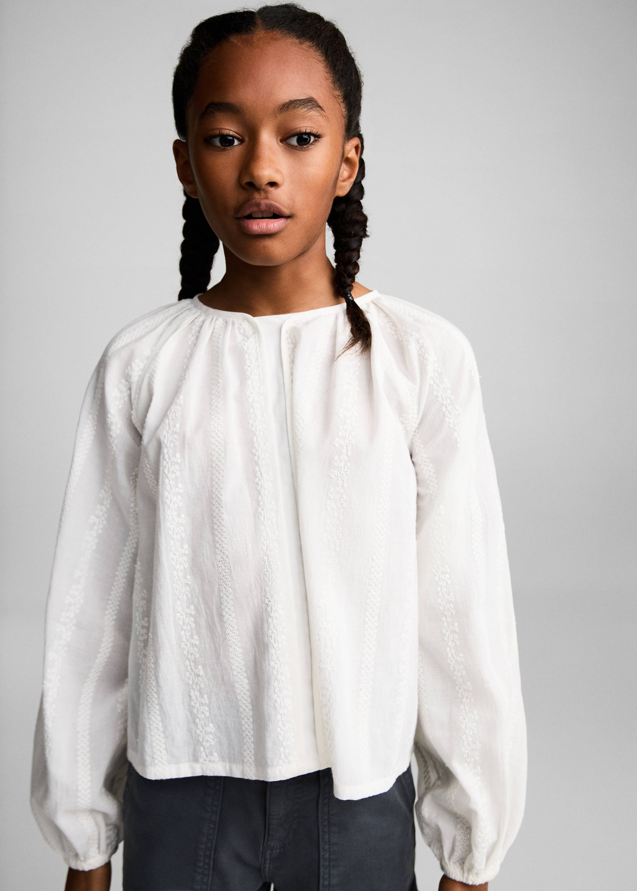 بلوزة قطنية بتفاصيل مطرزة - رؤية وسط