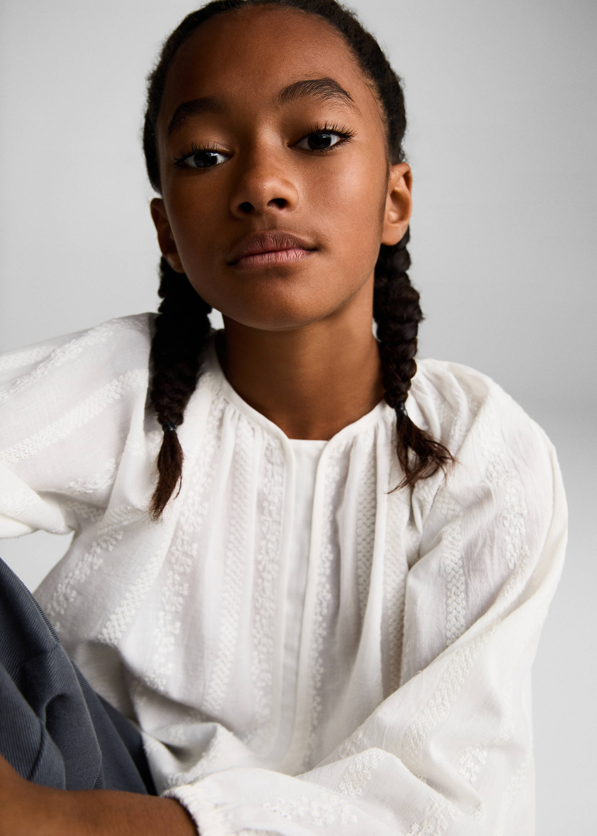 بلوزة قطنية بتفاصيل مطرزة - تفاصيل المنتج 1