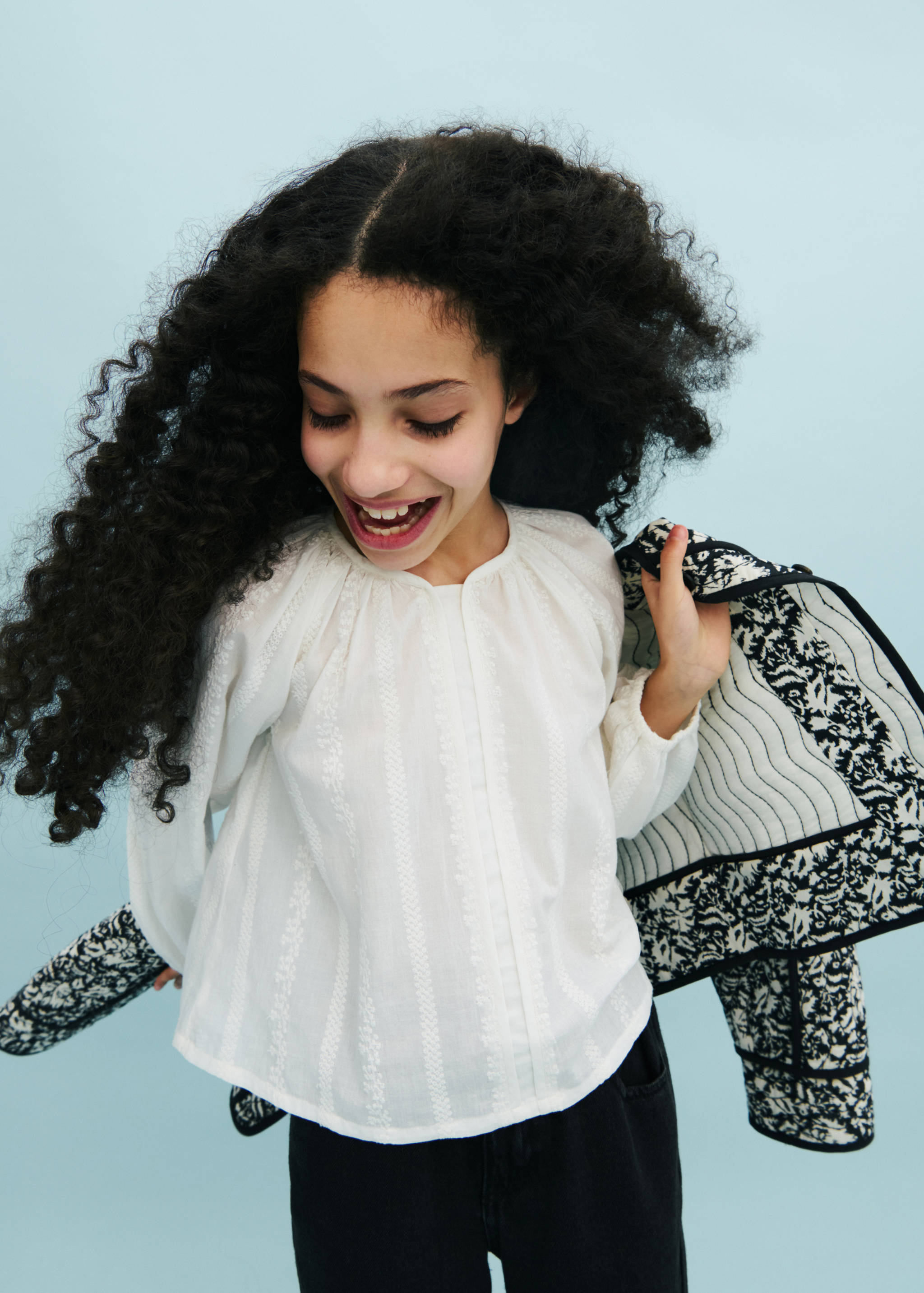 Fluid blouse with embroidered details - Details of the article 2