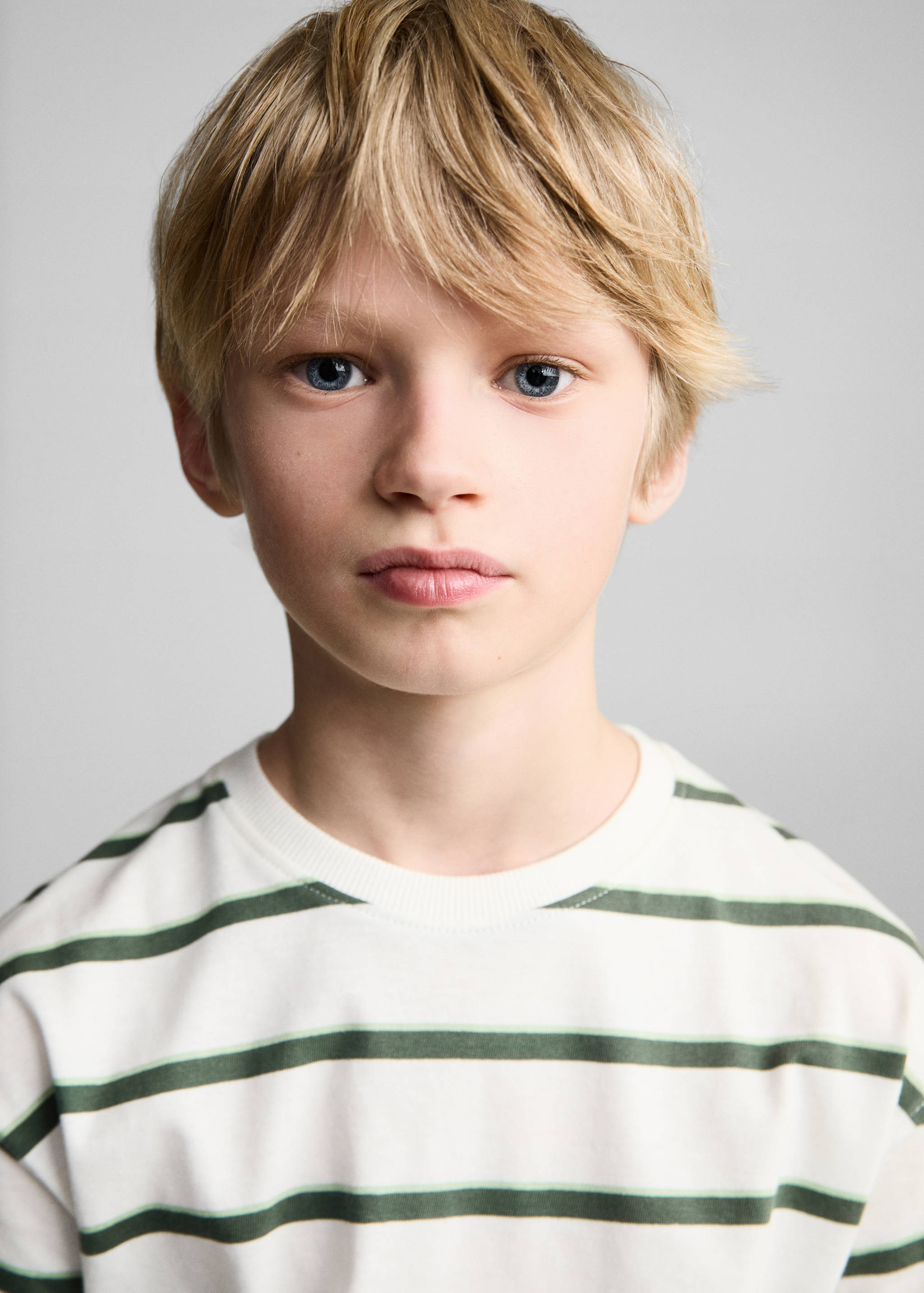 Striped short-sleeved t-shirt - Details of the article 1