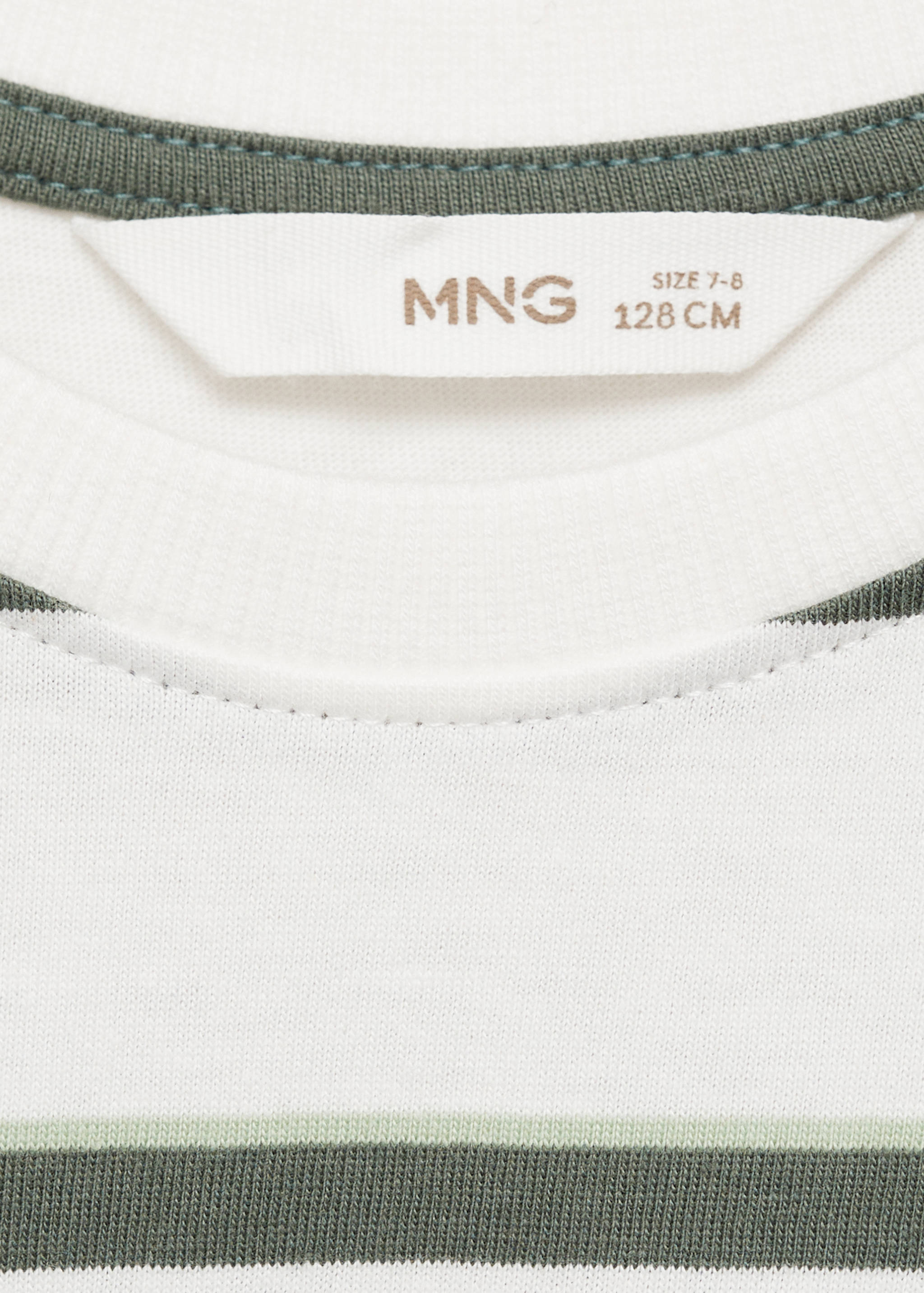 Striped short-sleeved t-shirt - Details of the article 8