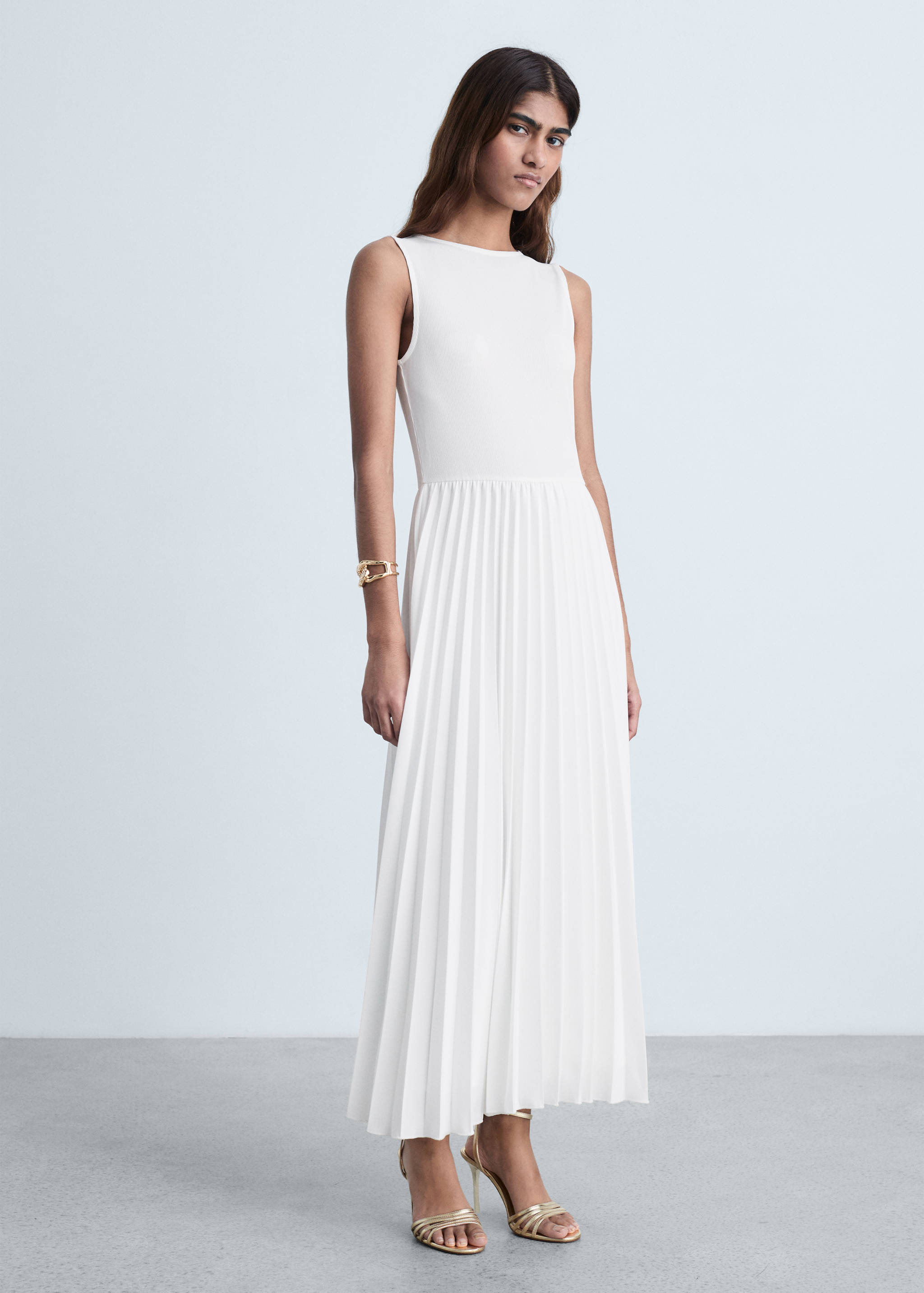 Pleated long dress - General plane