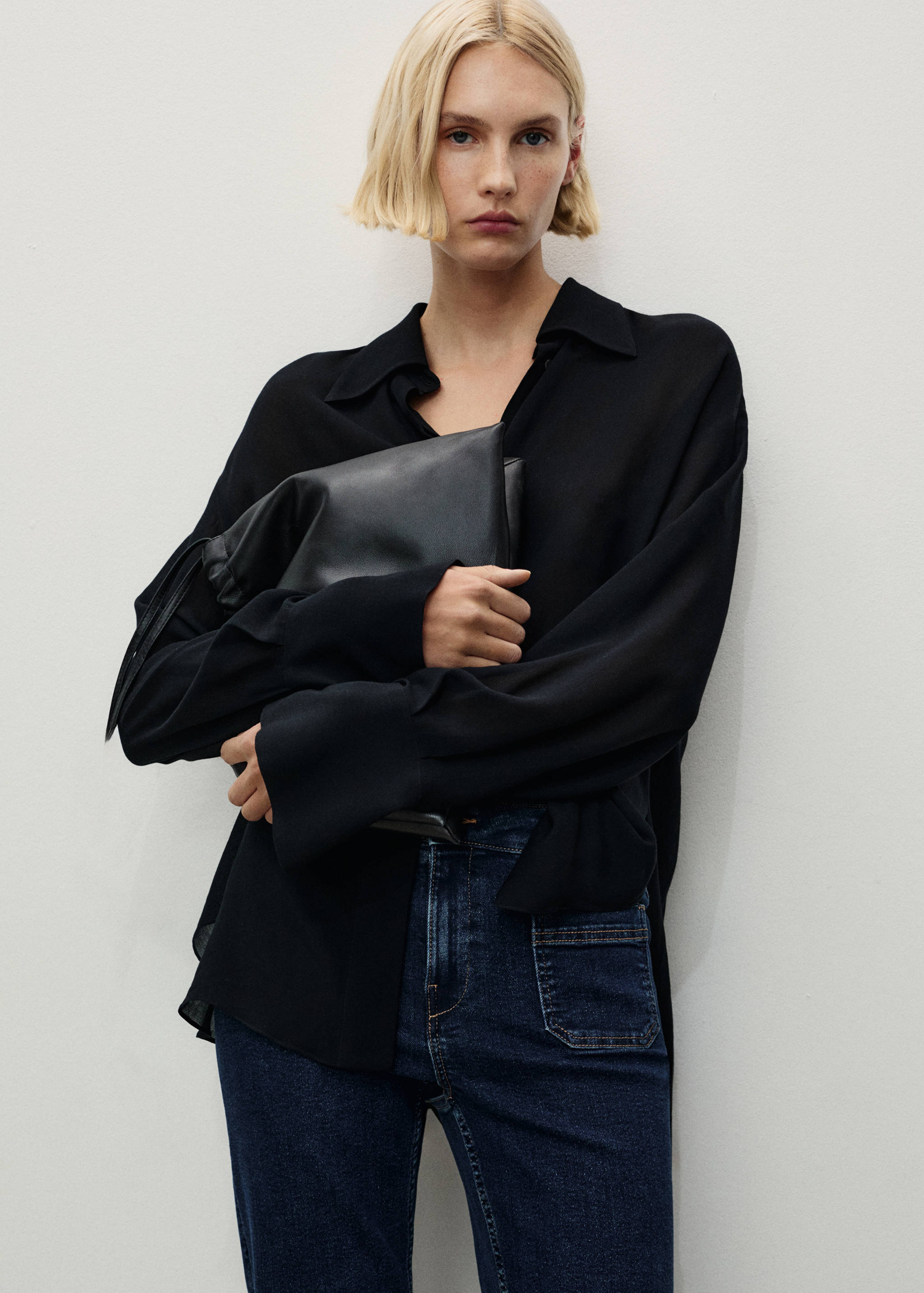 Flared cropped jeans with pockets - Details of the article 1