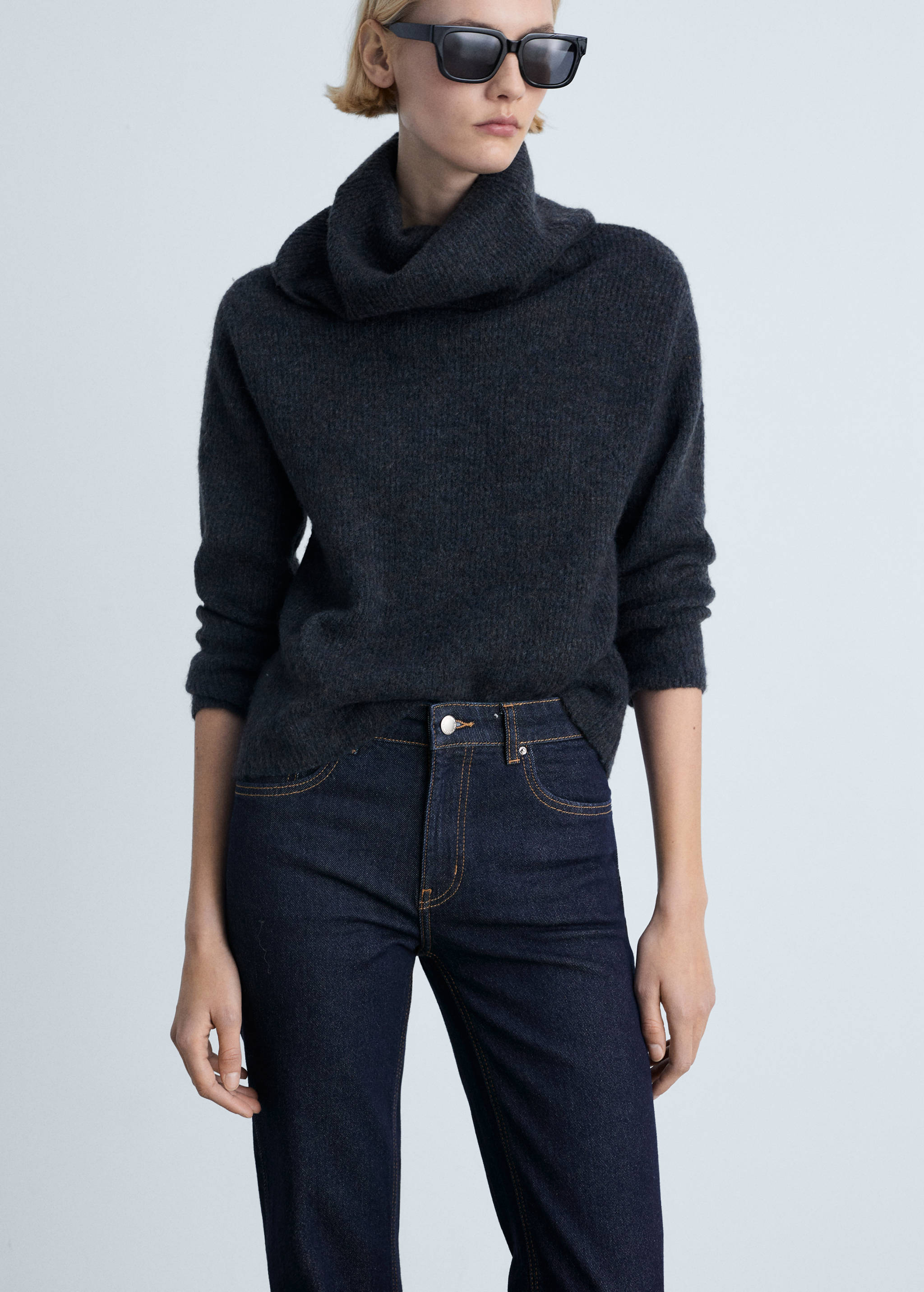 Rinse-wash flared jeans with openings - Details of the article 1