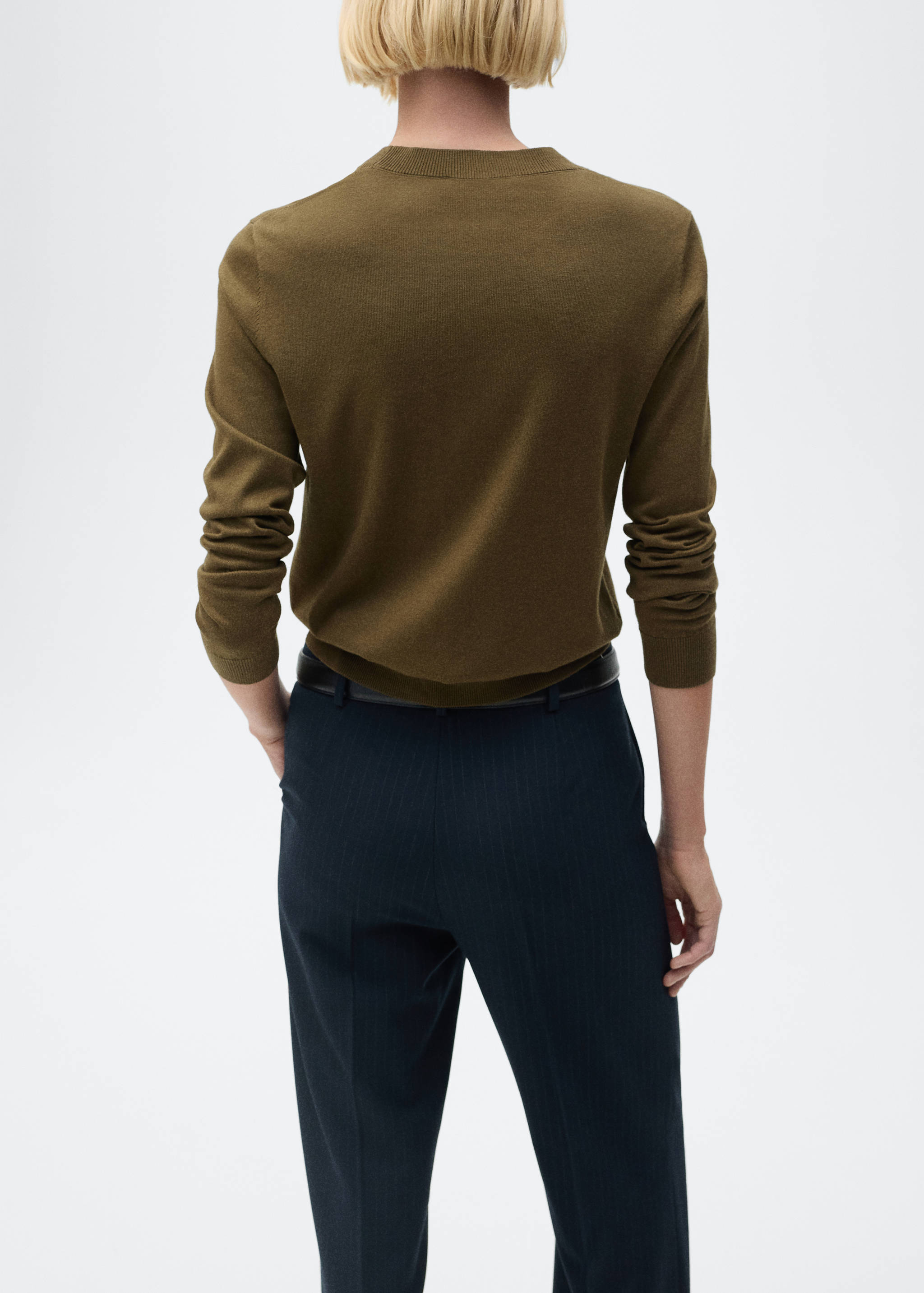 Stickad tröja i sidenblandning - Artikelns baksida