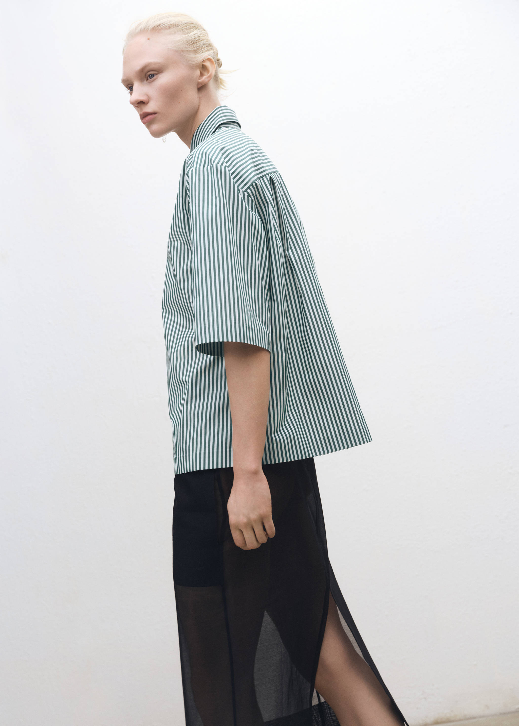 Short-sleeved striped cotton shirt - Details of the article 1