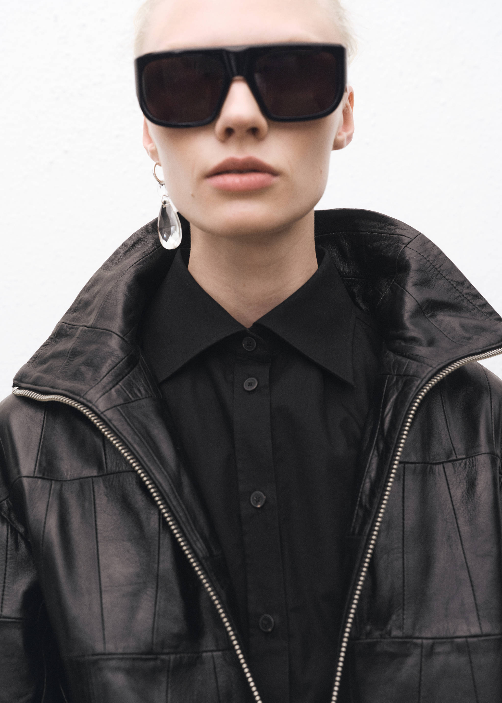 Tailliertes Hemd mit Ärmeln ohne Manschetten - Detail des Artikels 1