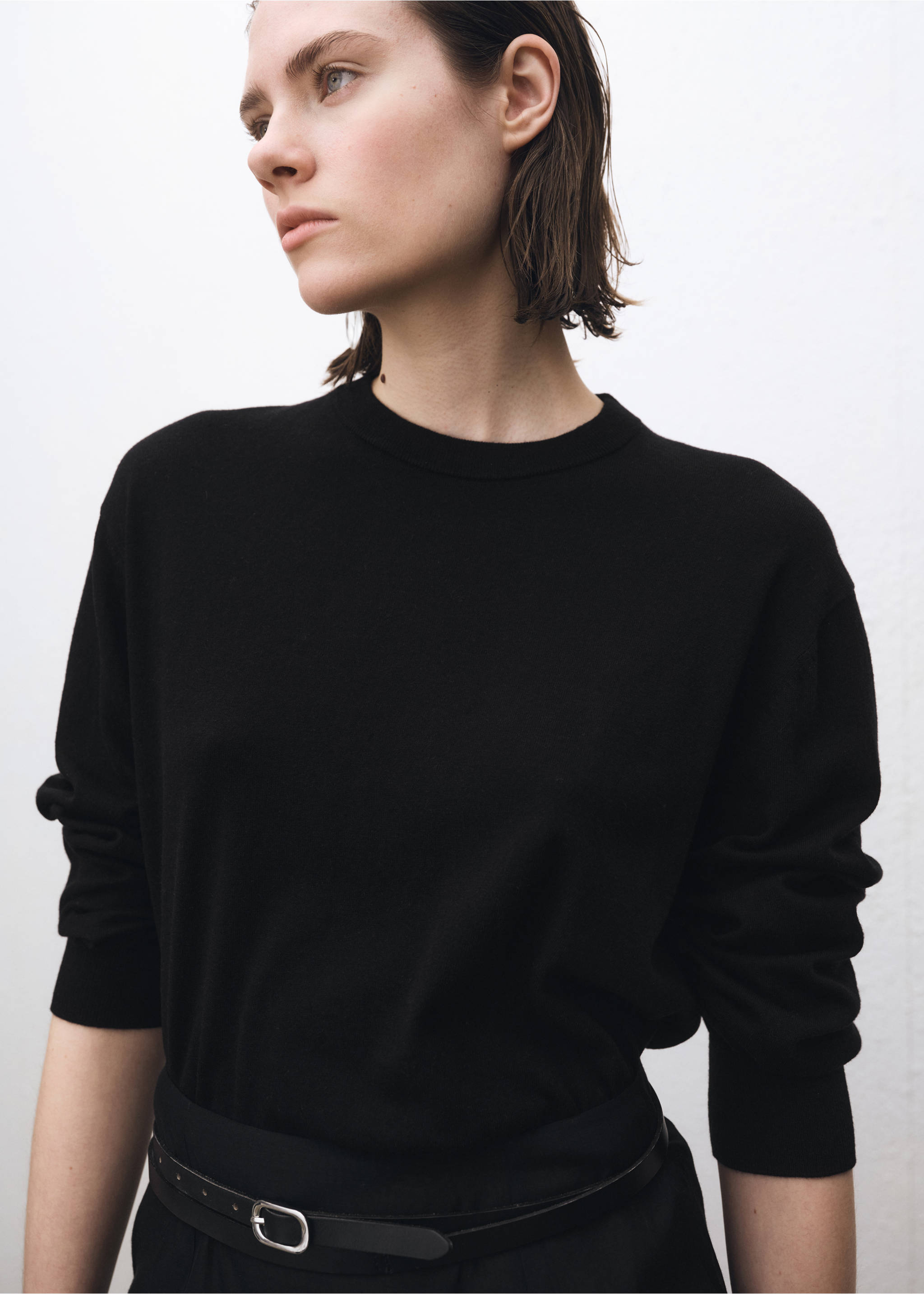 Pull-over laine mélangée col rond - Plan moyen, Noir. Ref: 87014090-00.