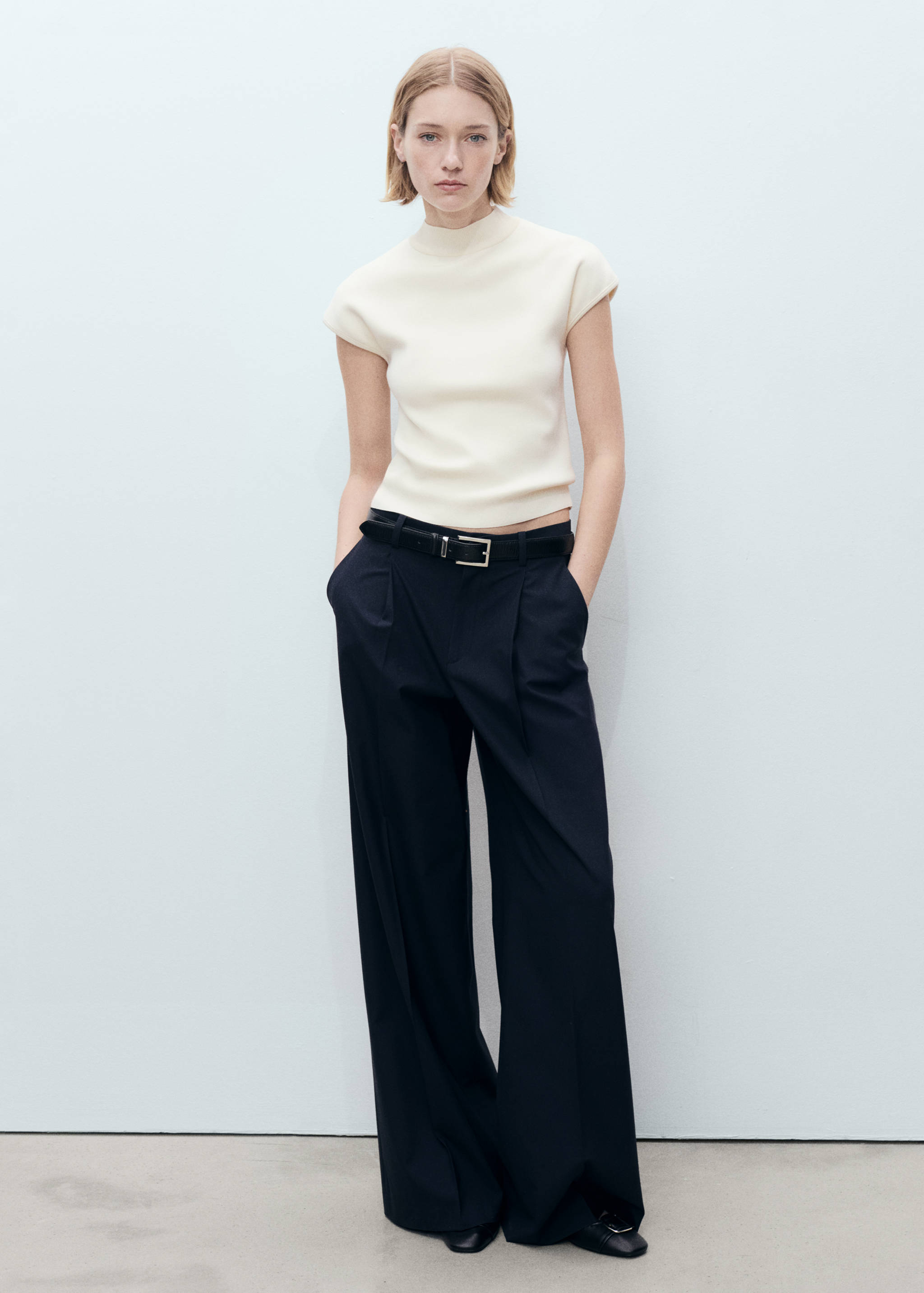 Short-sleeved fine-knit sweater - General plane