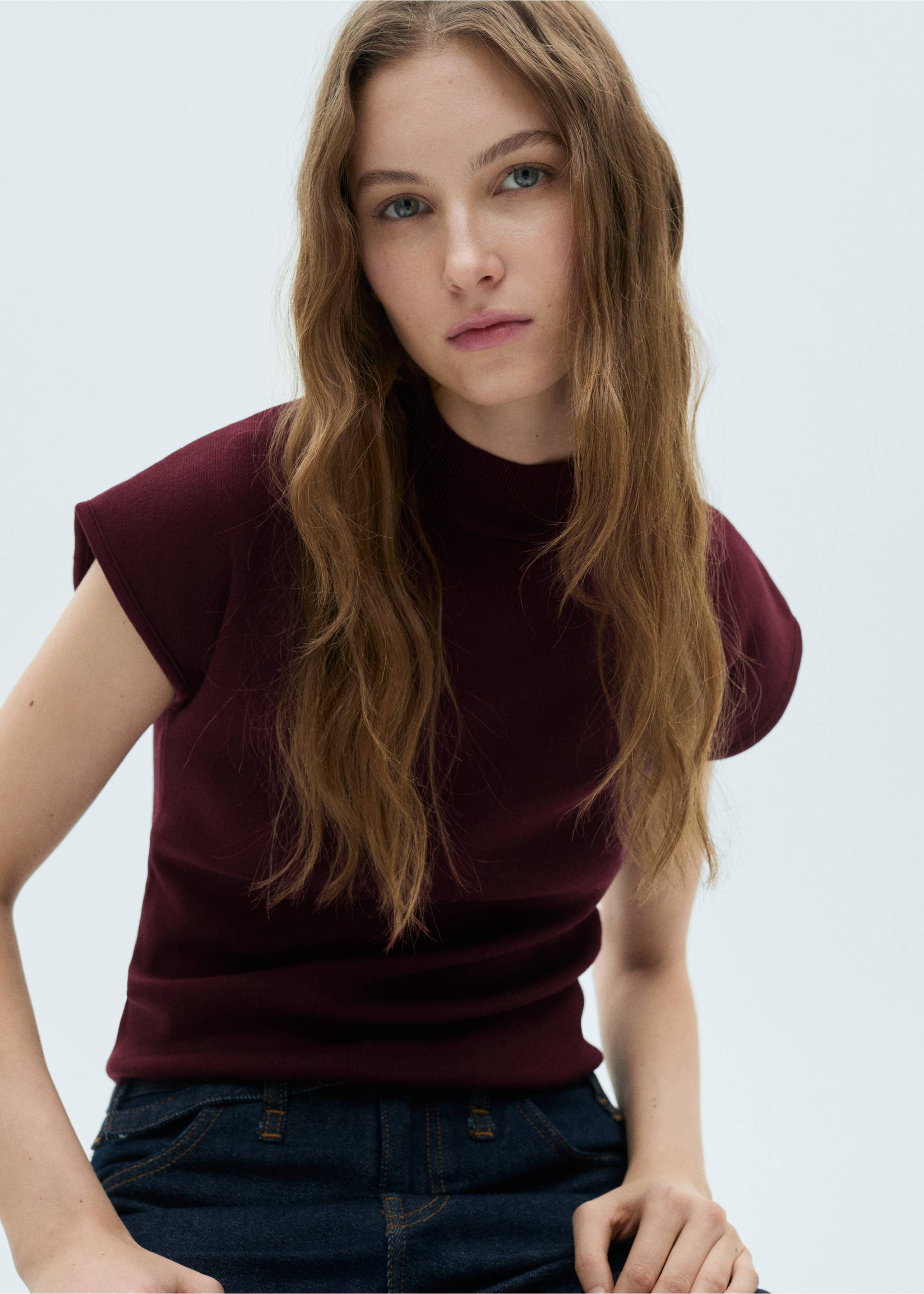 Pull-over maille fine manches courtes - Plan moyen, Grenat. Ref: 87014091-00.