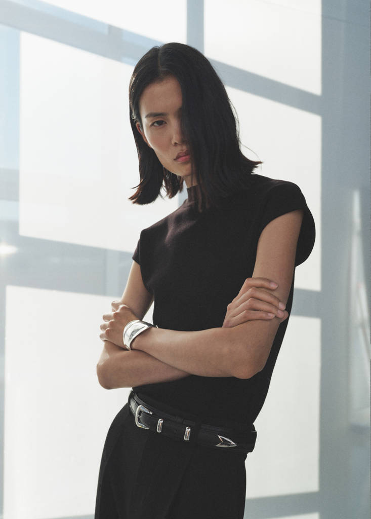 Short-sleeved fine-knit sweater
