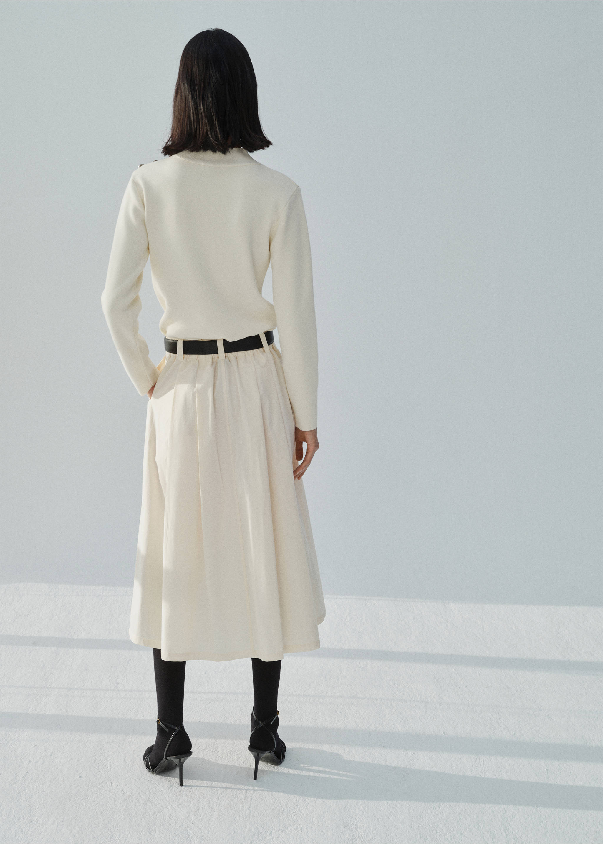 Buttons detail knit sweater - Reverse of the article, Ecru. Ref: 87014092-00.