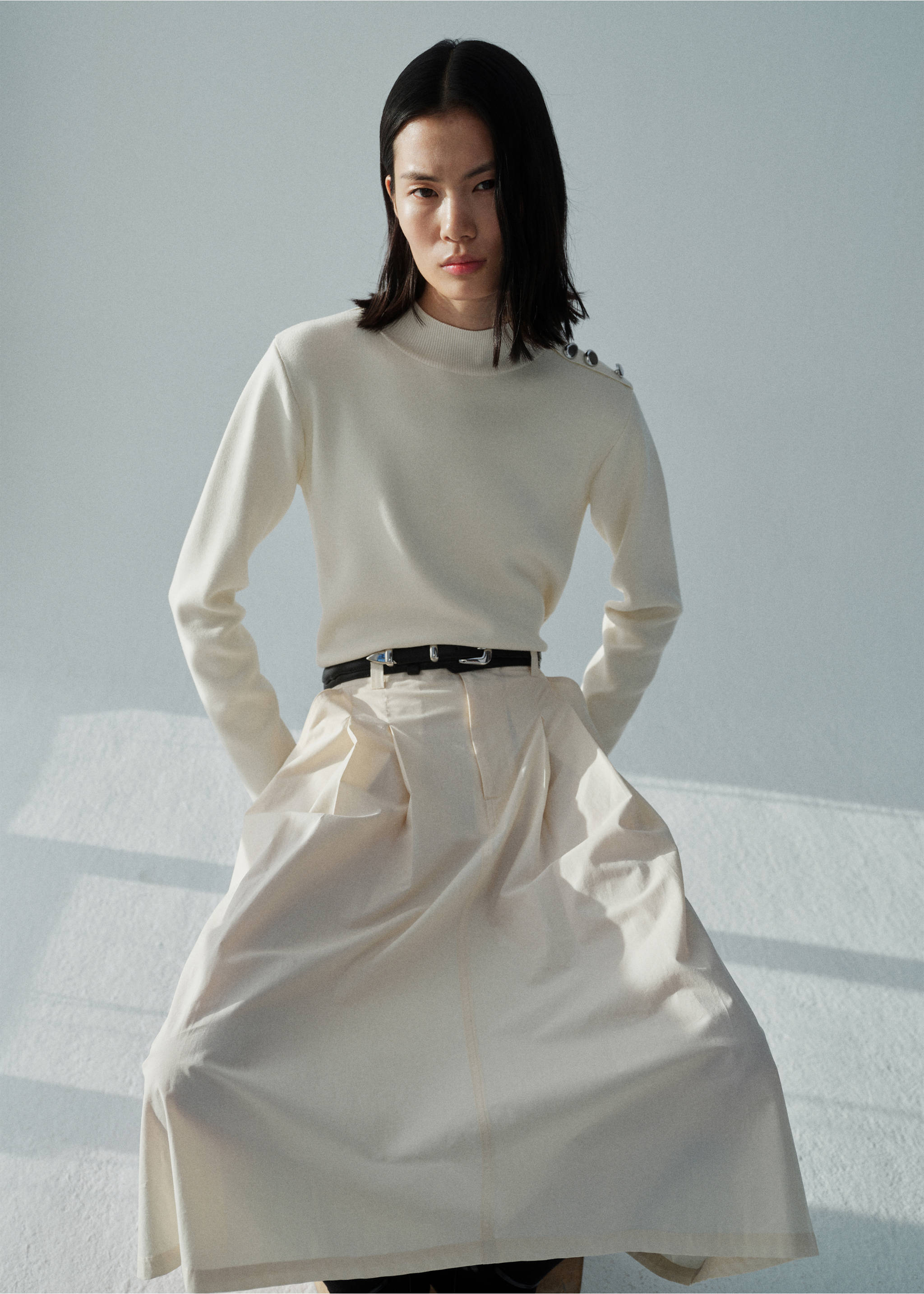 Buttons detail knit sweater - Details of the article 2, Ecru. Ref: 87014092-00.