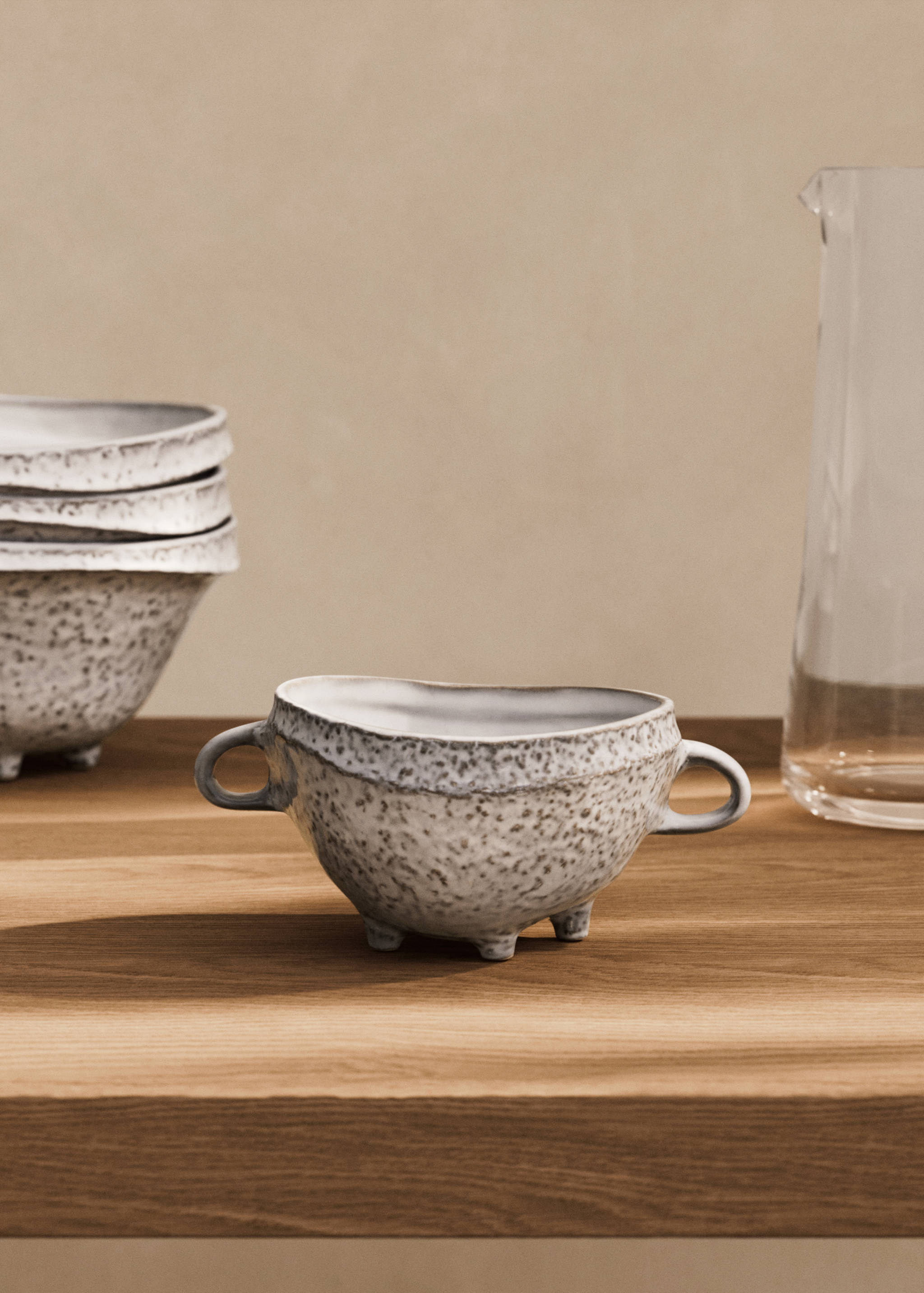 Medium irregular stoneware bowl - General plane