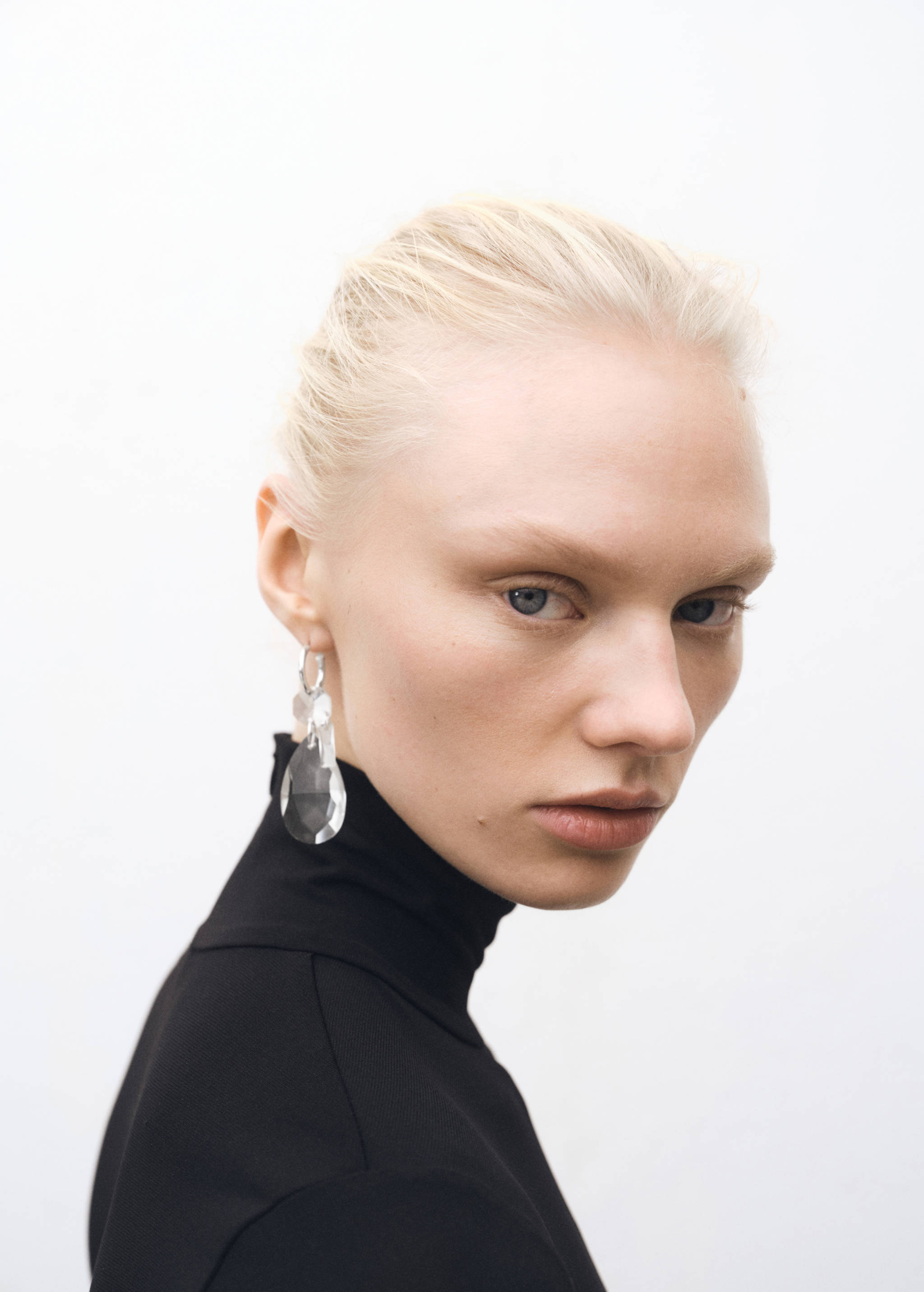 Brincos de cristal com pingentes - Plano geral