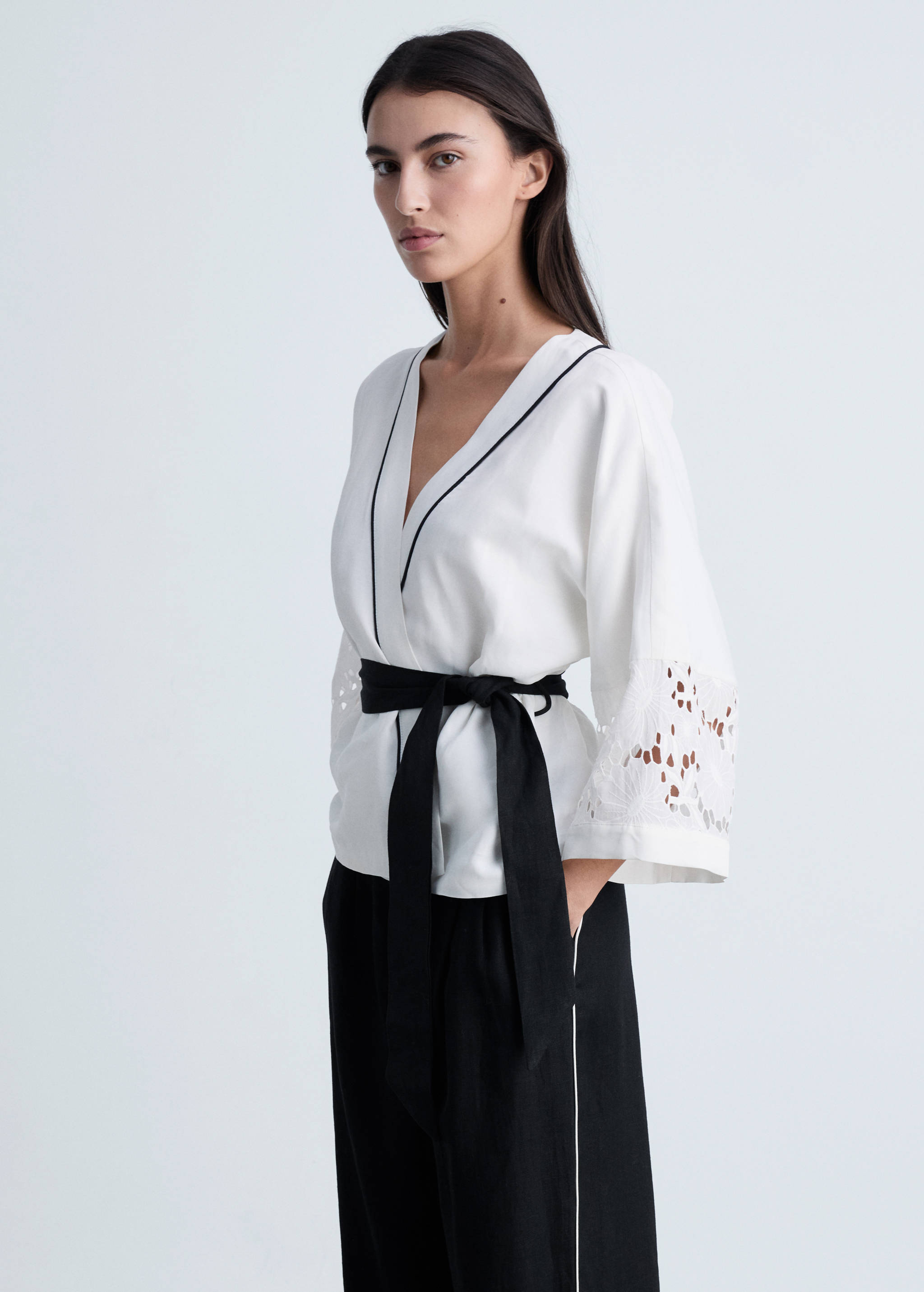 Contrast-stripe linen trousers - Details of the article 1