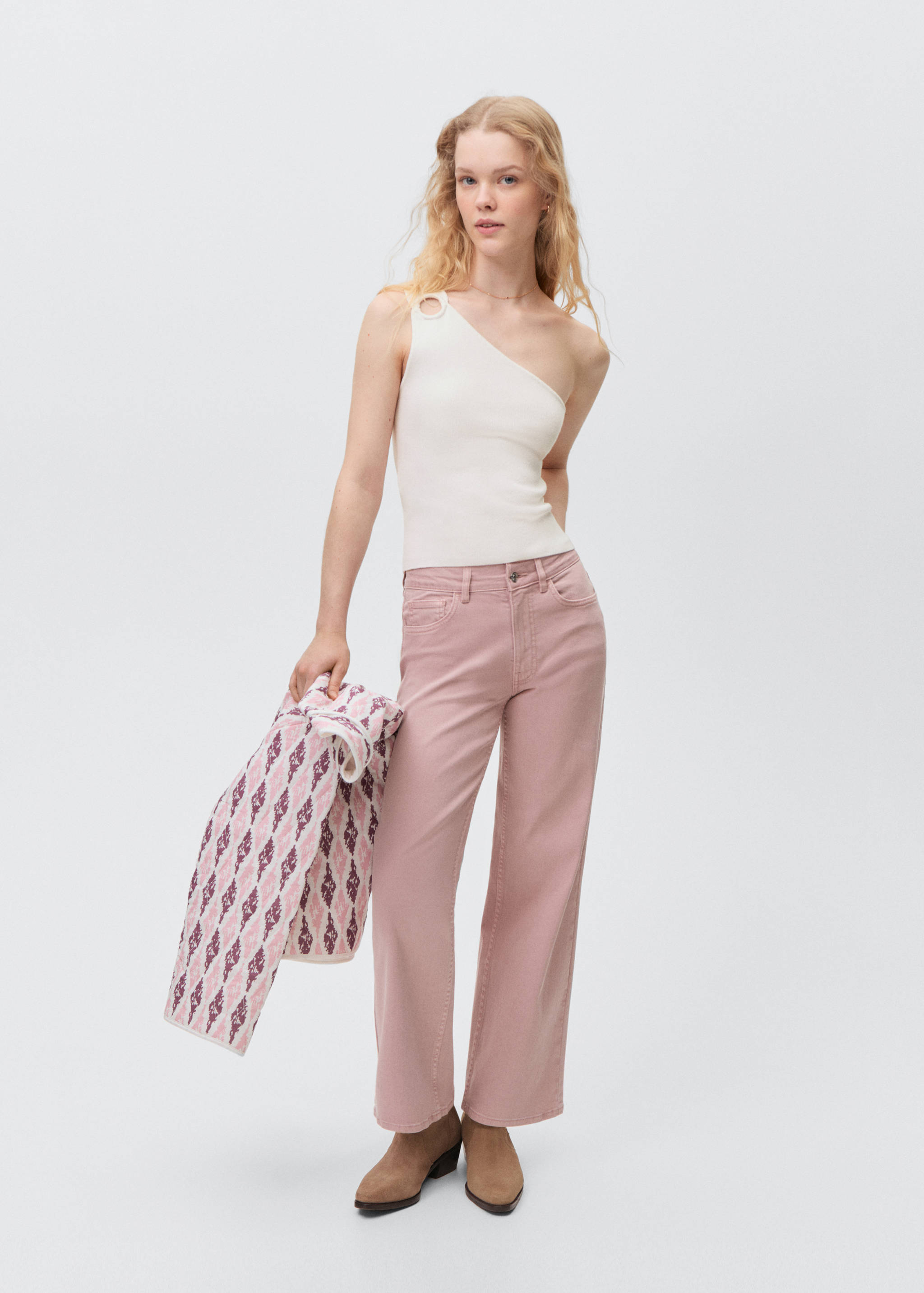 Knit asymmetric top - General plane