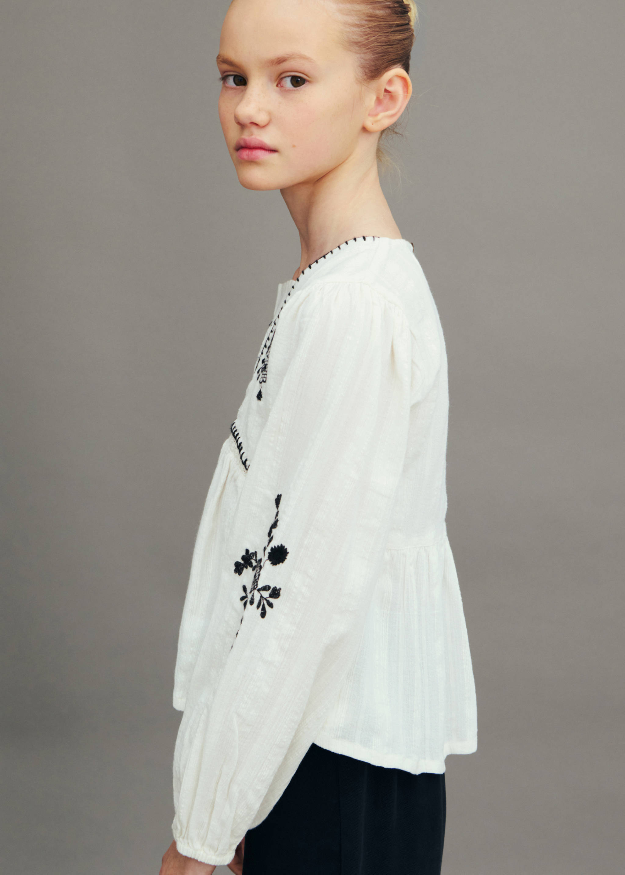 Embroidered details blouse - Details of the article 2
