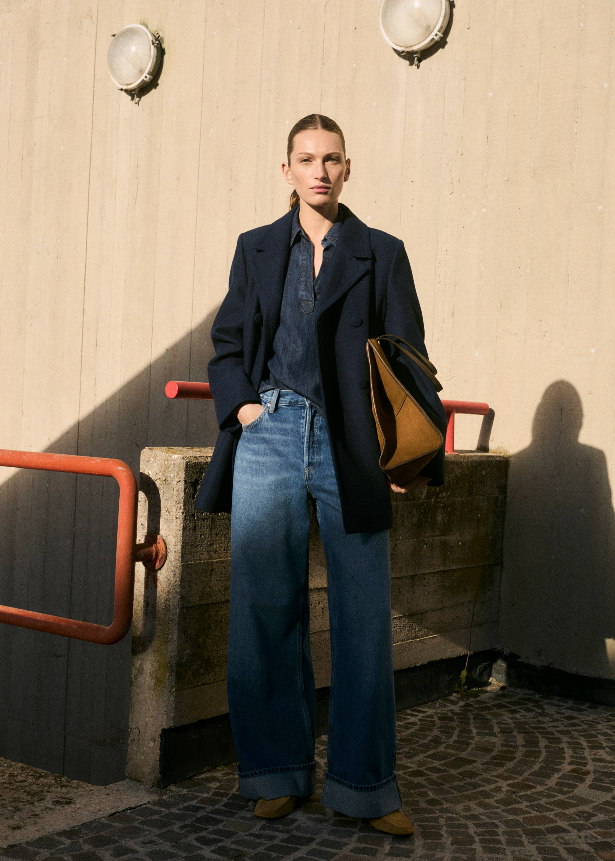 Double-breasted lapels coat - General plane