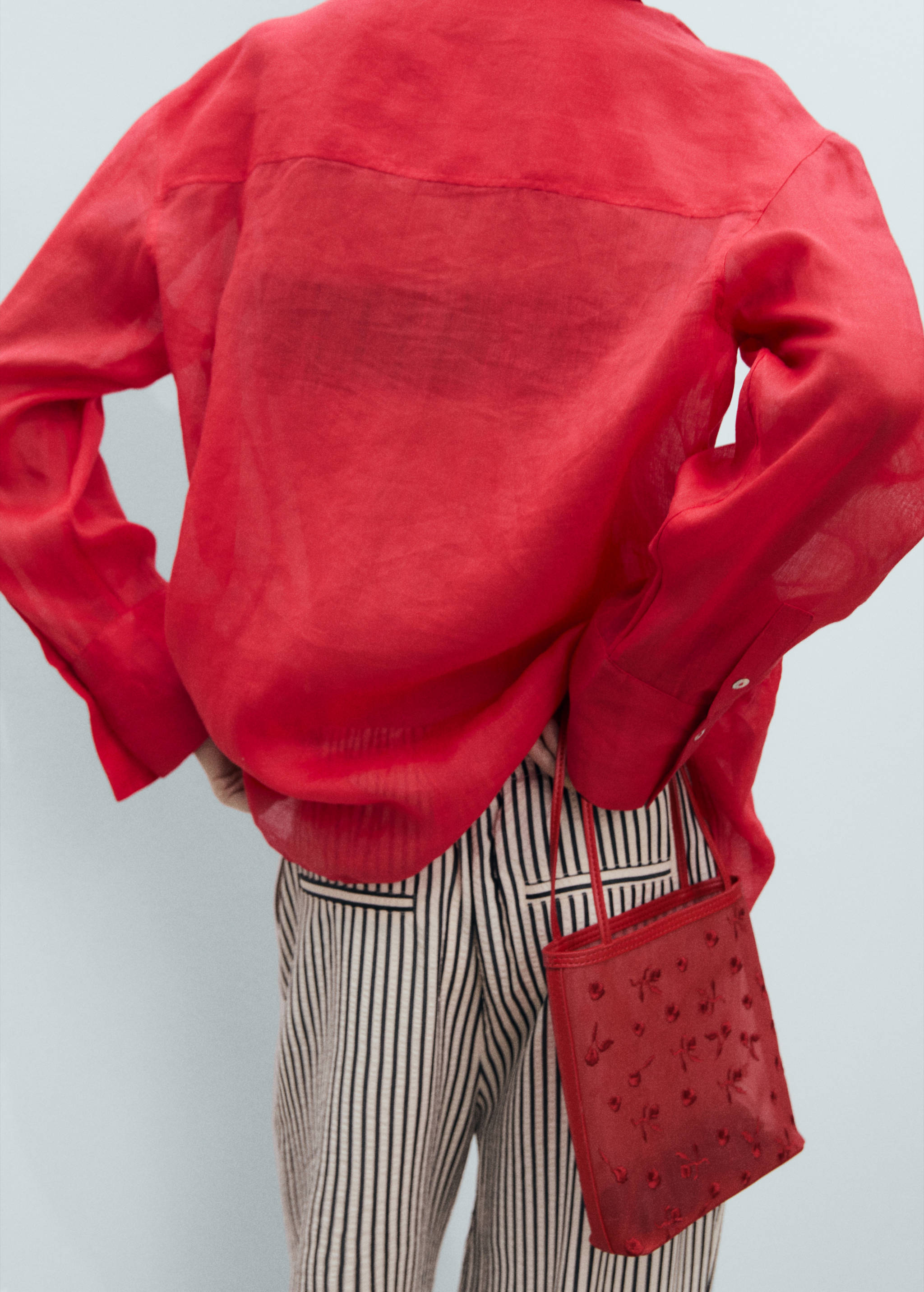 Flower-embroidered mesh bag - Details of the article 9