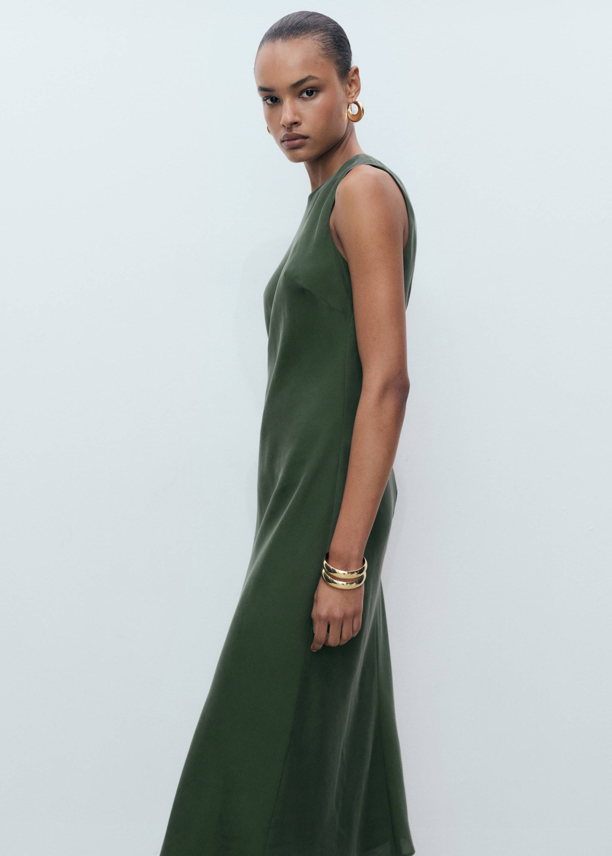 Vestido pelo joelho reto - Plano médio