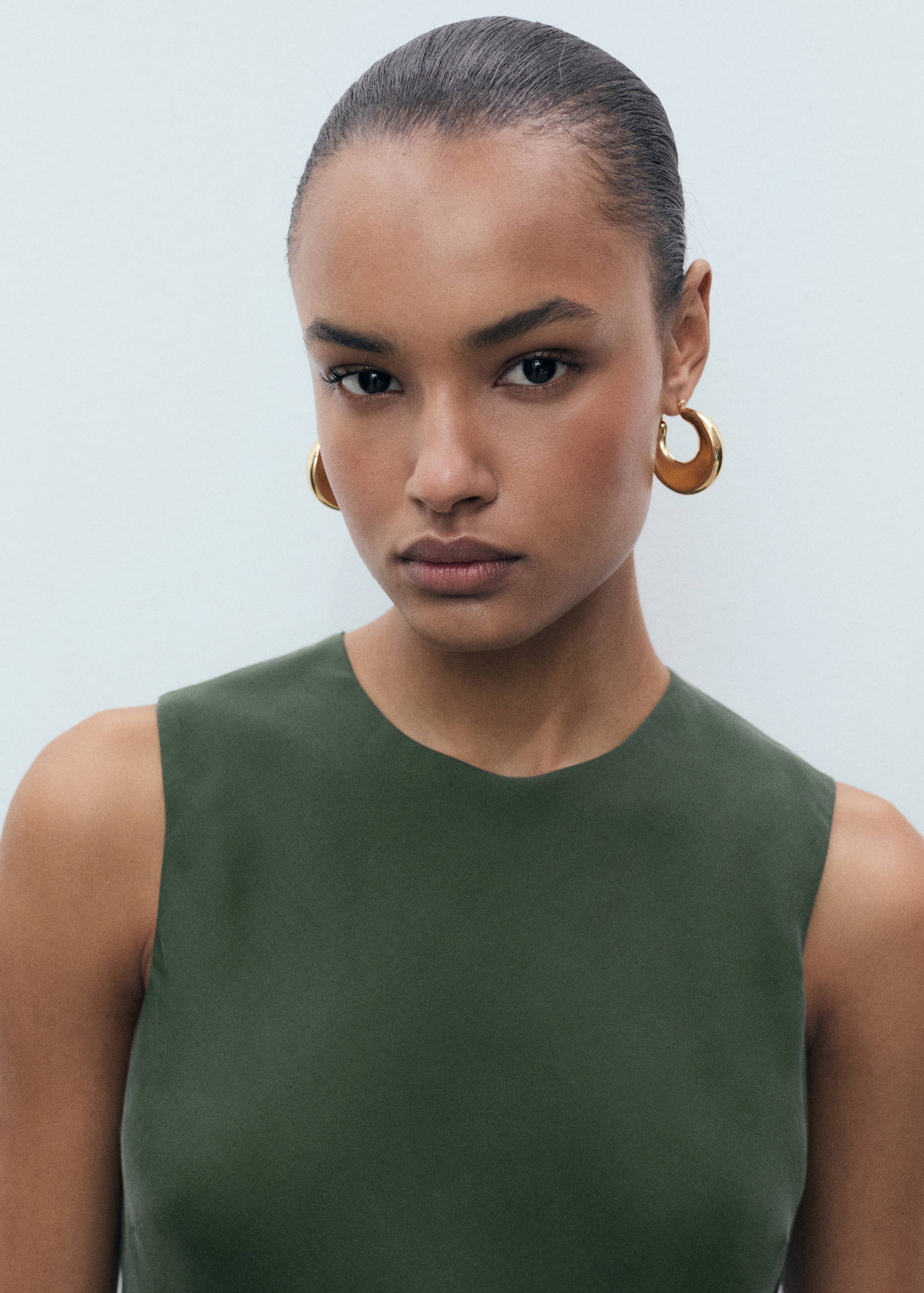 Vestido pelo joelho reto - Pormenor do artigo 1