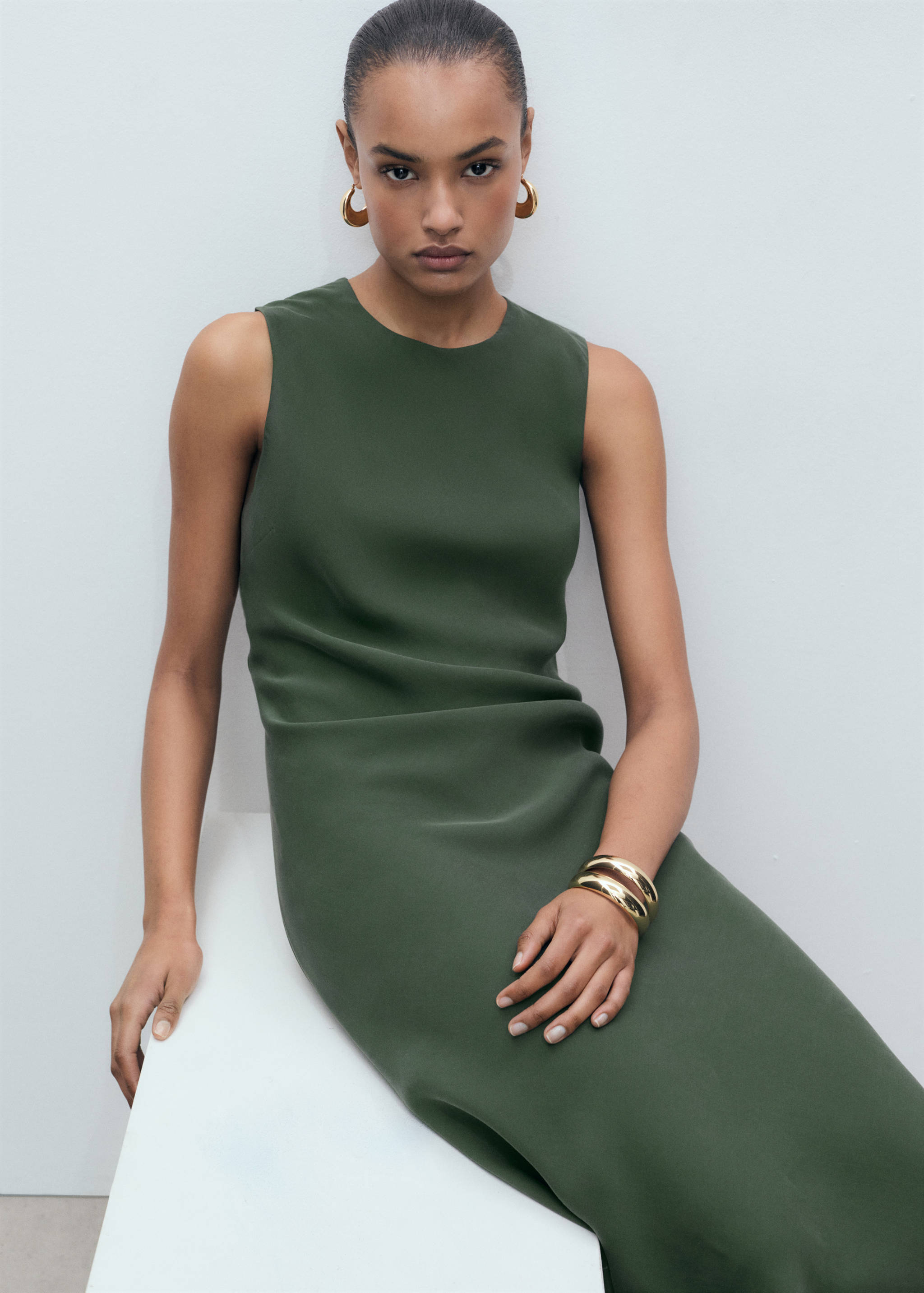 Vestido pelo joelho reto - Pormenor do artigo 6