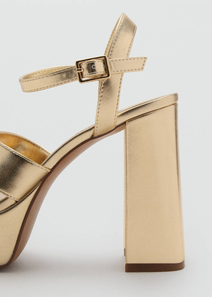 Metallic straps sandals — Gold