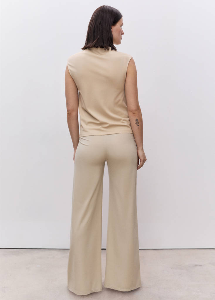 Maternity top with draped neck — Sand