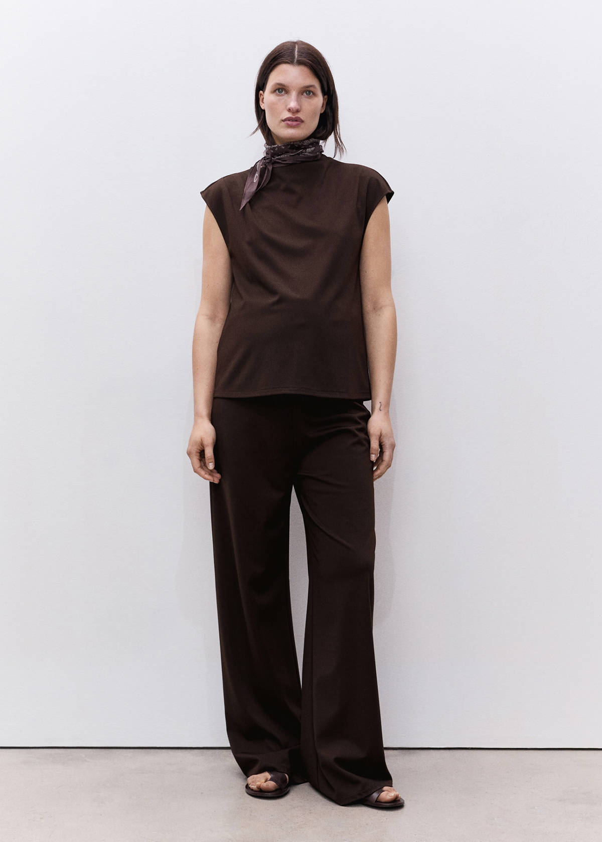 Maternity top with draped neck — Chocolate