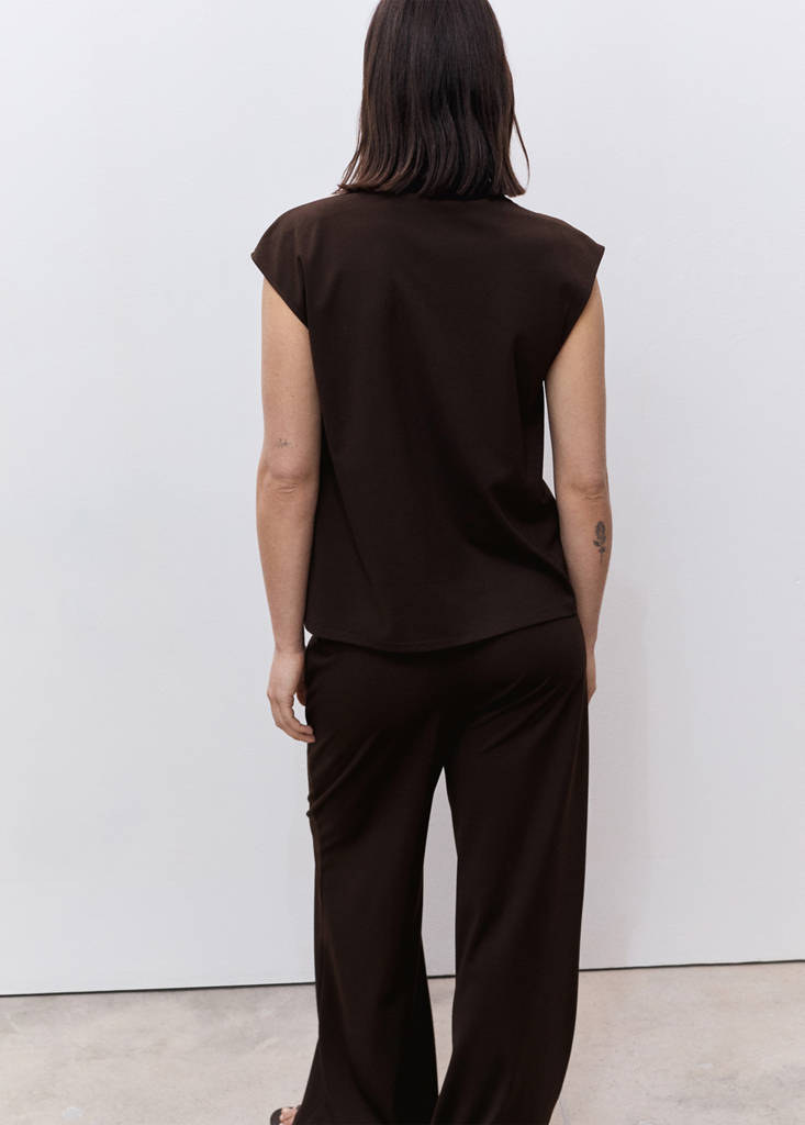 Maternity top with draped neck — Chocolate