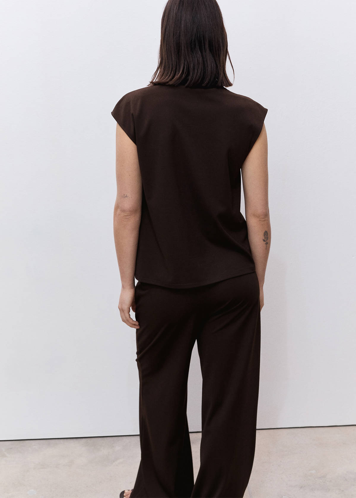 Maternity top with draped neck — Chocolate
