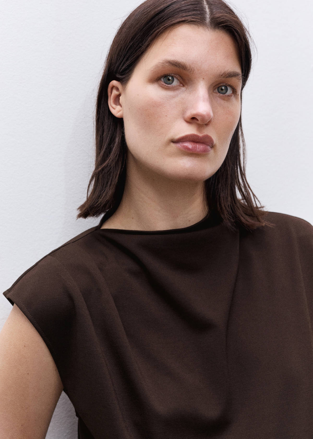 Maternity top with draped neck — Chocolate